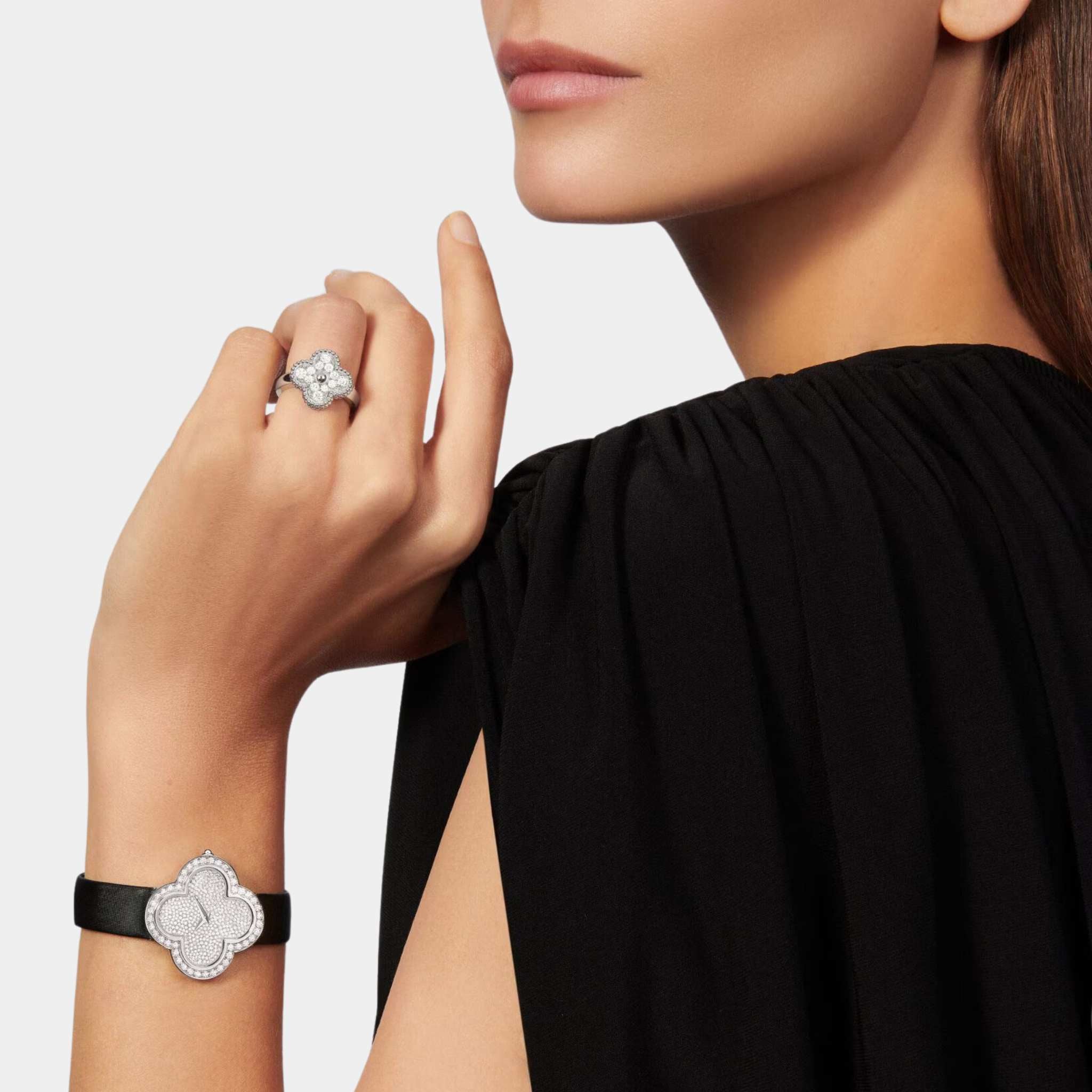 Van Cleef & Arpels Vintage Alhambra Ring White Gold Diamond, Model