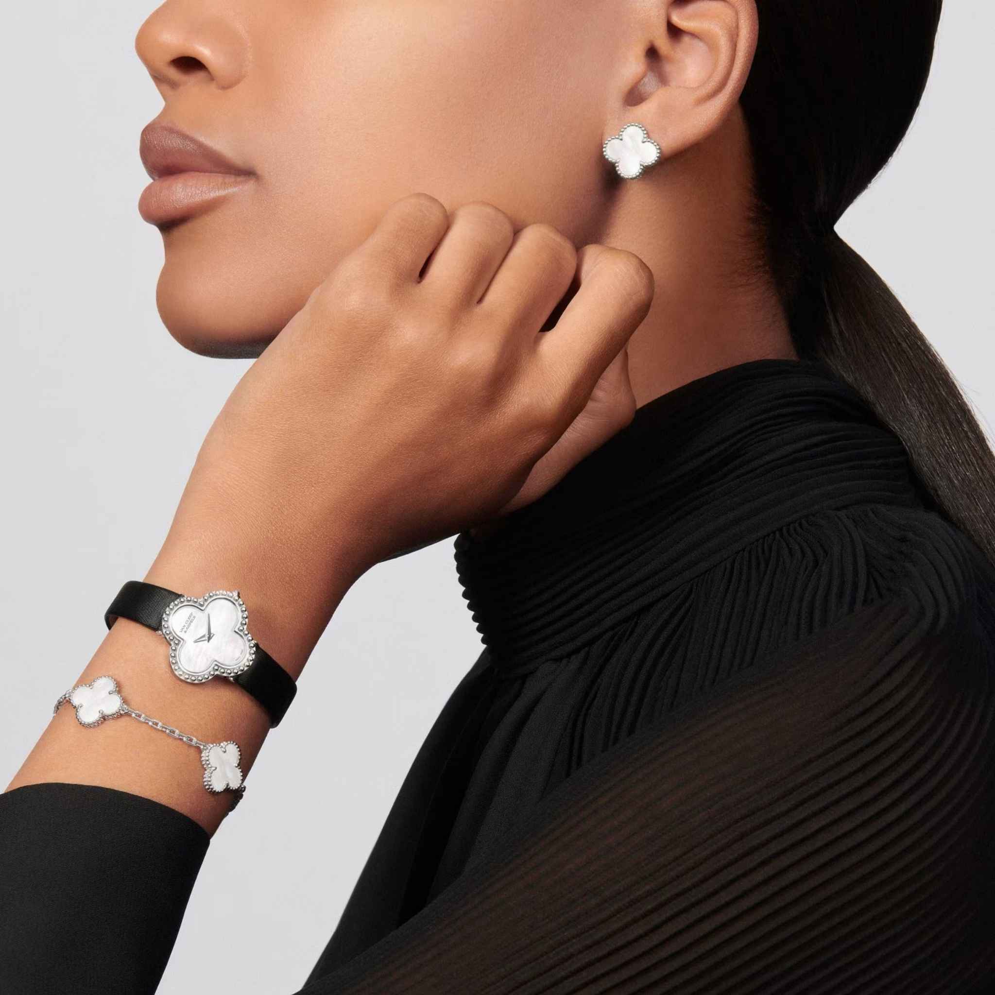 Van Cleef & Arpels Vintage Alhambra White Gold Bracelet Mother Of Pearl, Sideview Model