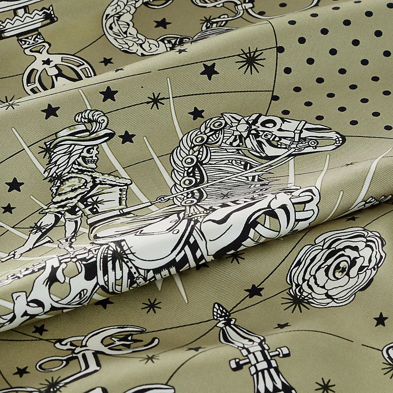 Hermes Chorus Stellarum Bandana 55, khaki Green, Closeup