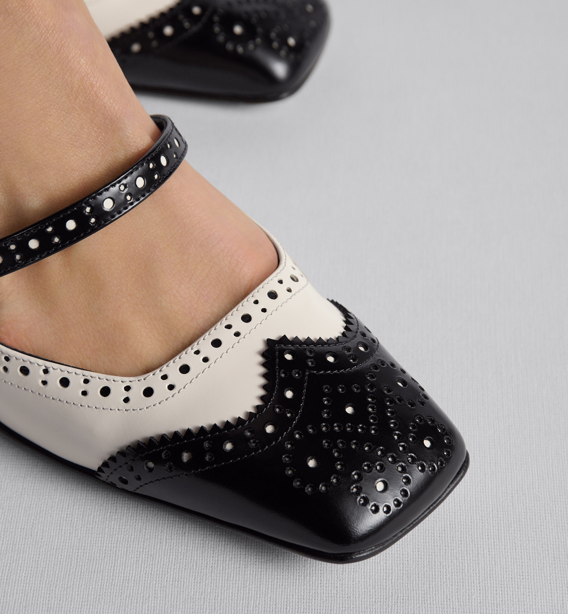 Spectadior Pump Black And White Perforated Calfskin