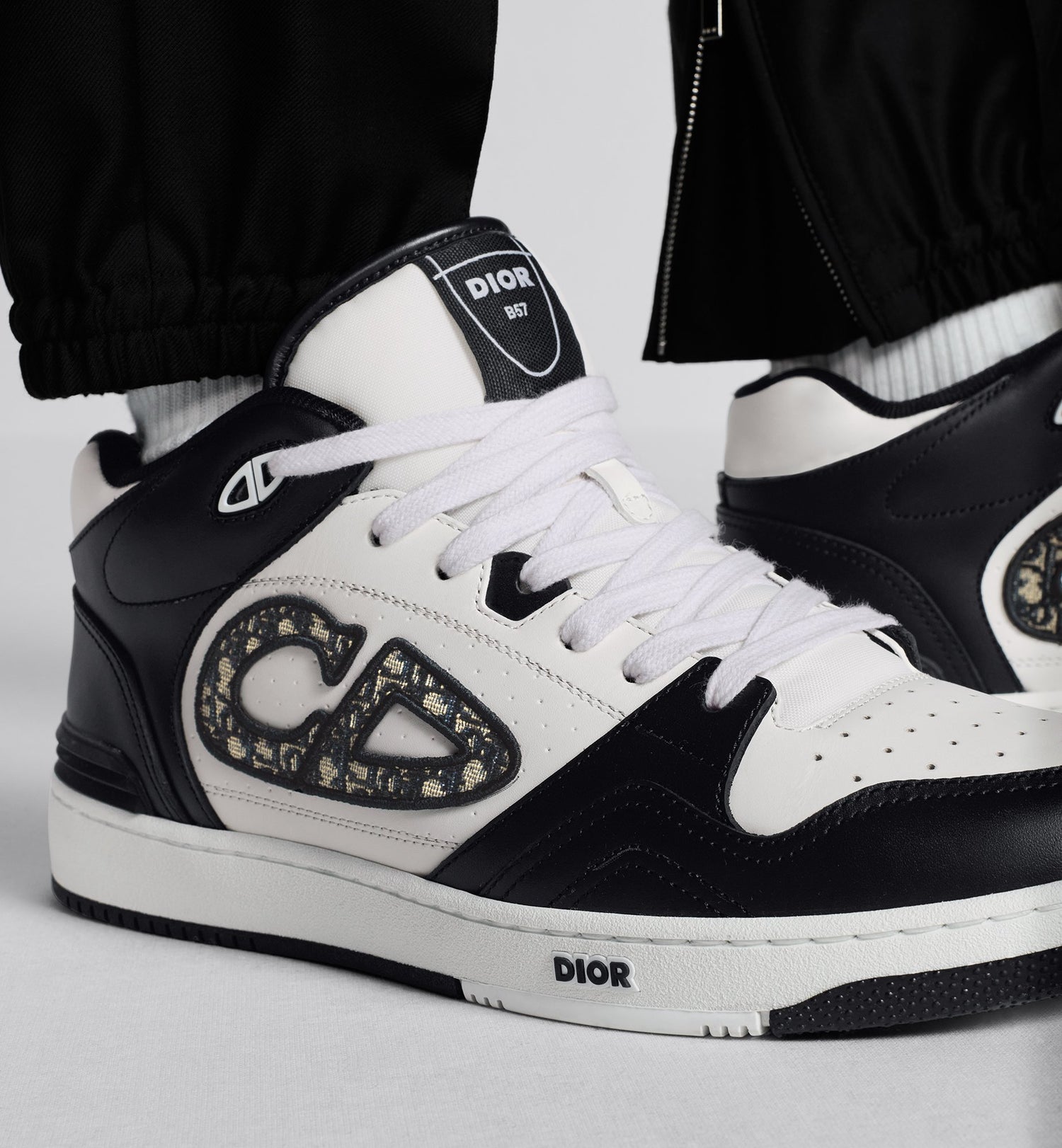 B57 Mid Top Sneaker Black And White Smooth Calfskin With Beige And Black Dior Oblique Jacquard