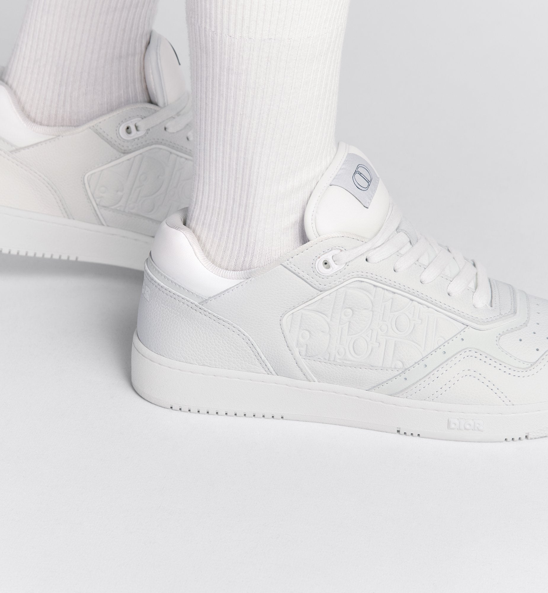 B27 Low Top Sneaker White Grained Calfskin And White Dior Gravity Leather