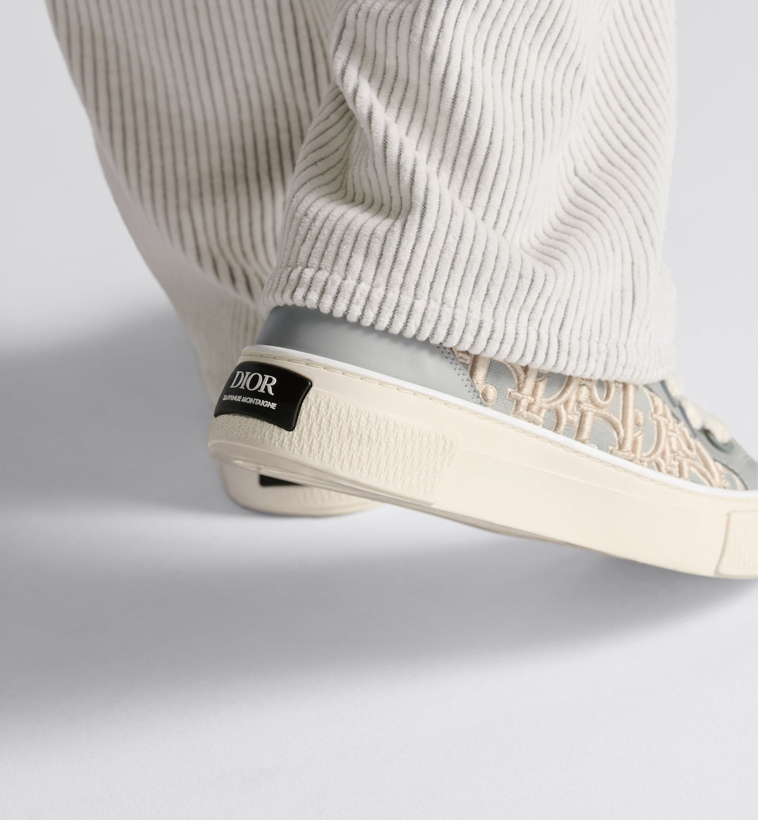 B33 Sneaker Limited And Numbered Edition Gray Smooth Calfskin With Cream Dior Oblique Raised Embroidery