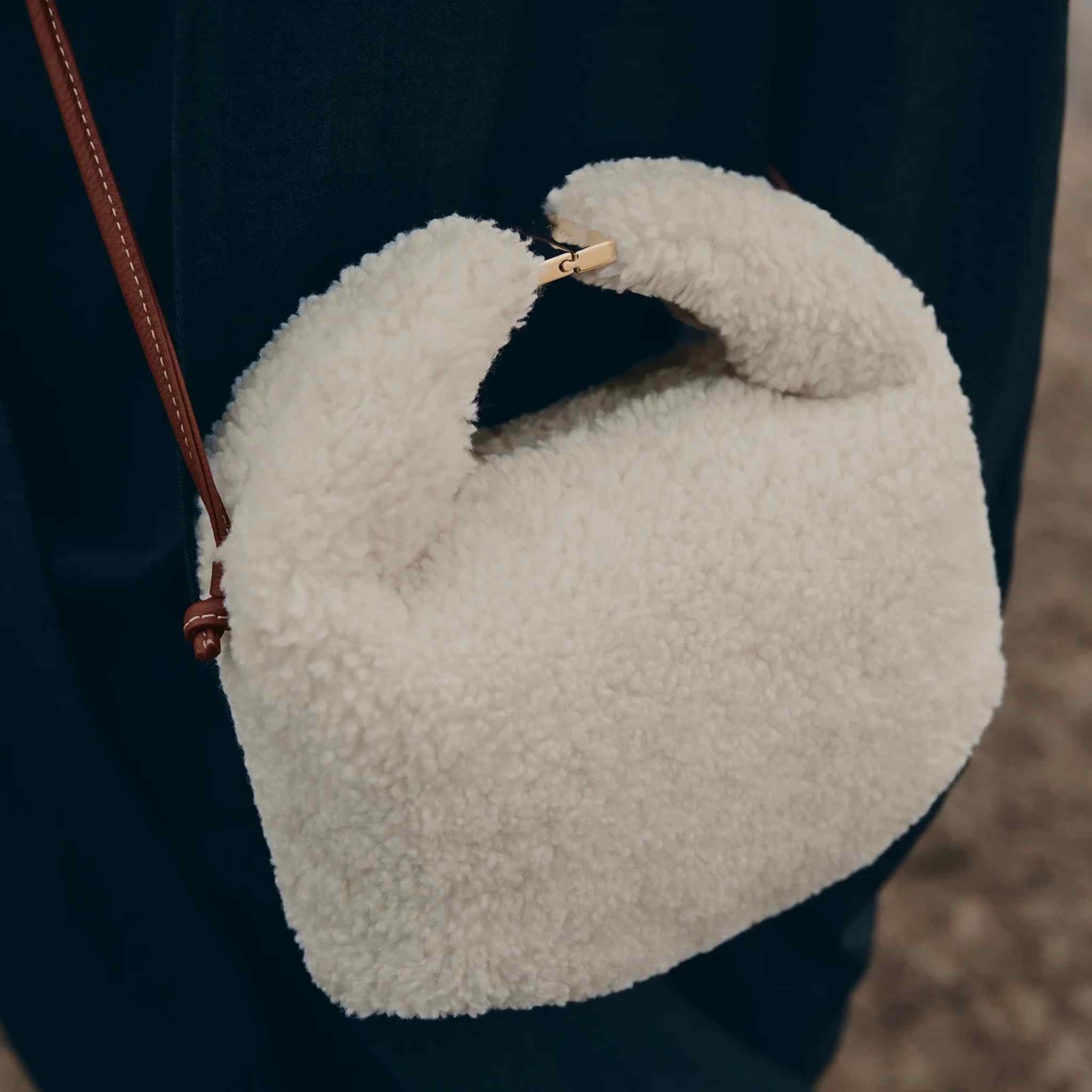 Polene Beri Handbag Beri Shearling zoomin
