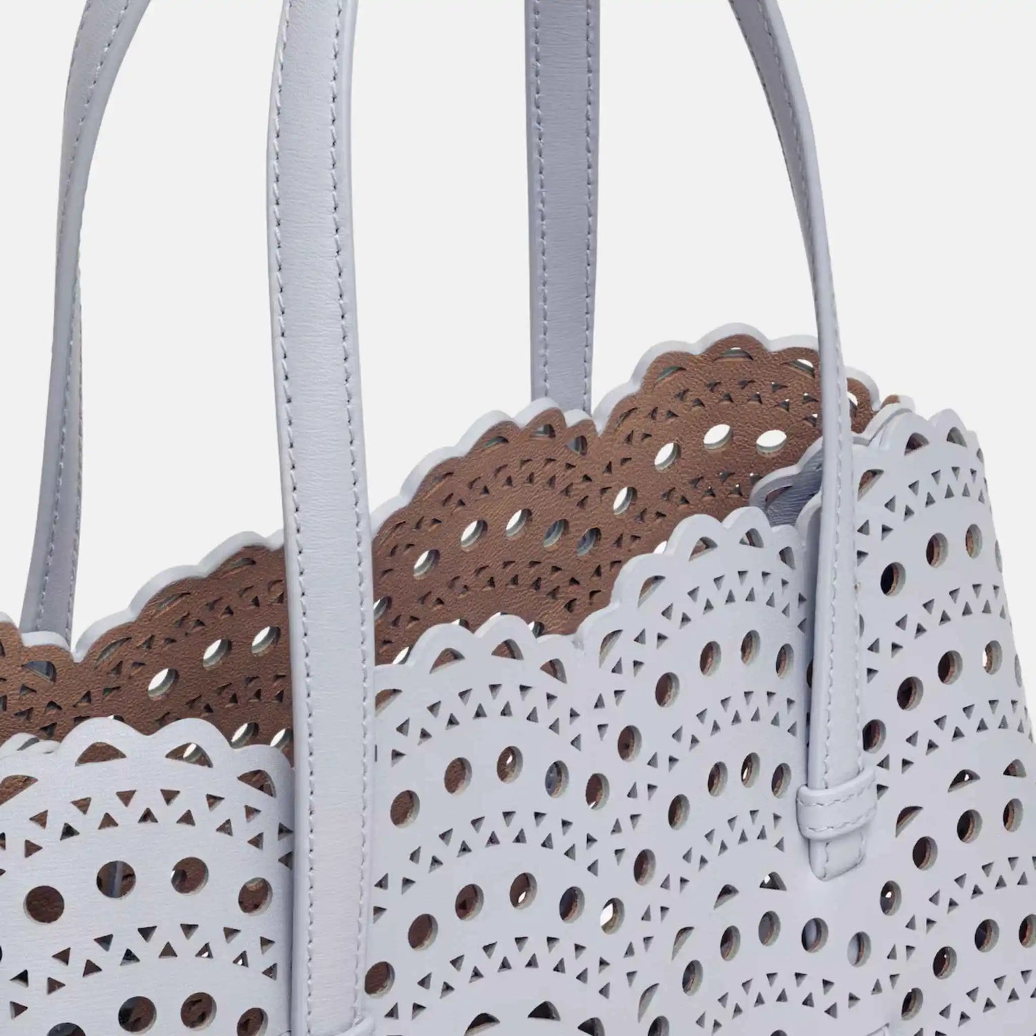 Alaia Mina 25 Bag In Vienne Wave Calfskin, Pearl, Close
