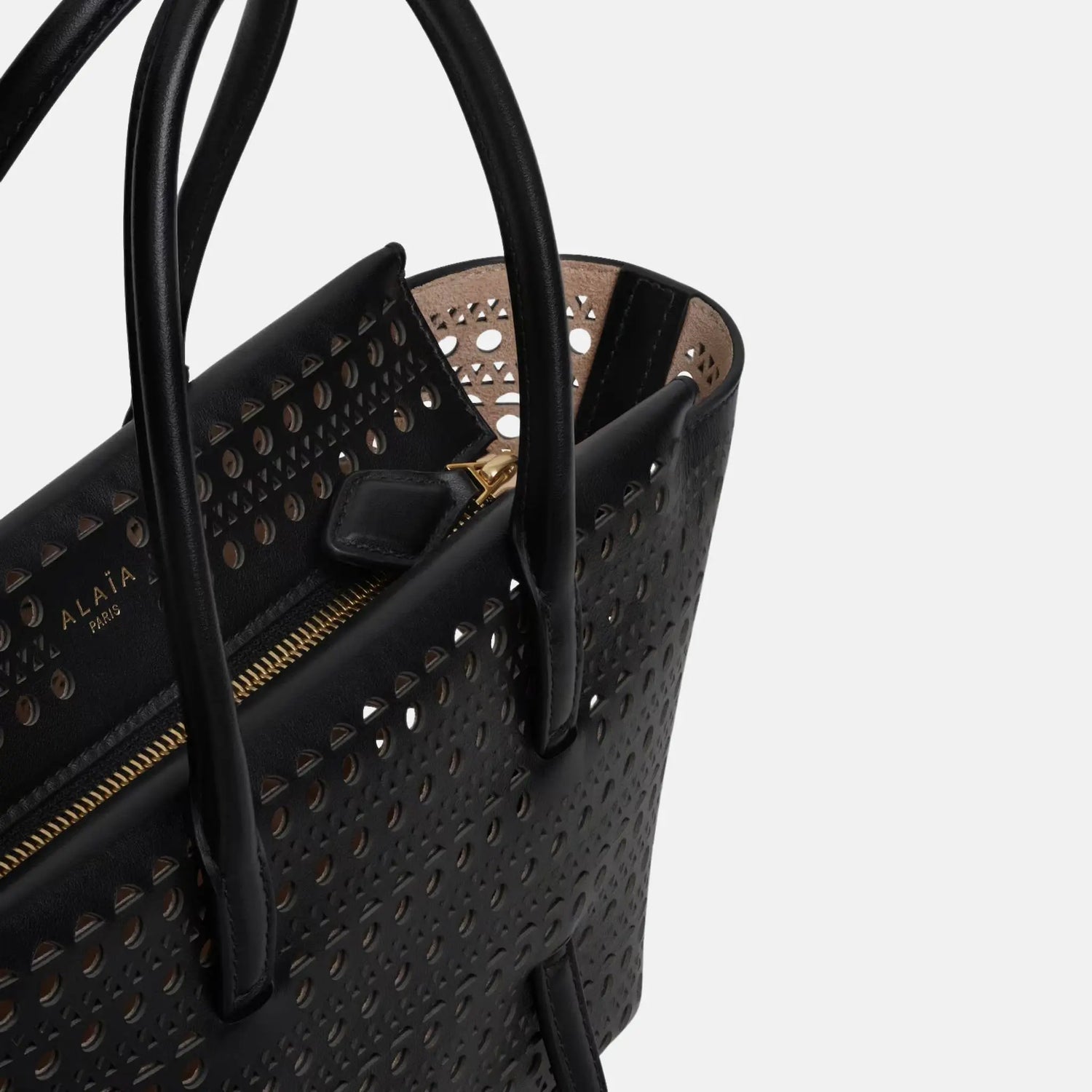 Alaia Neo Mina 20 Bag In Vienne Calfskin, Black, Close