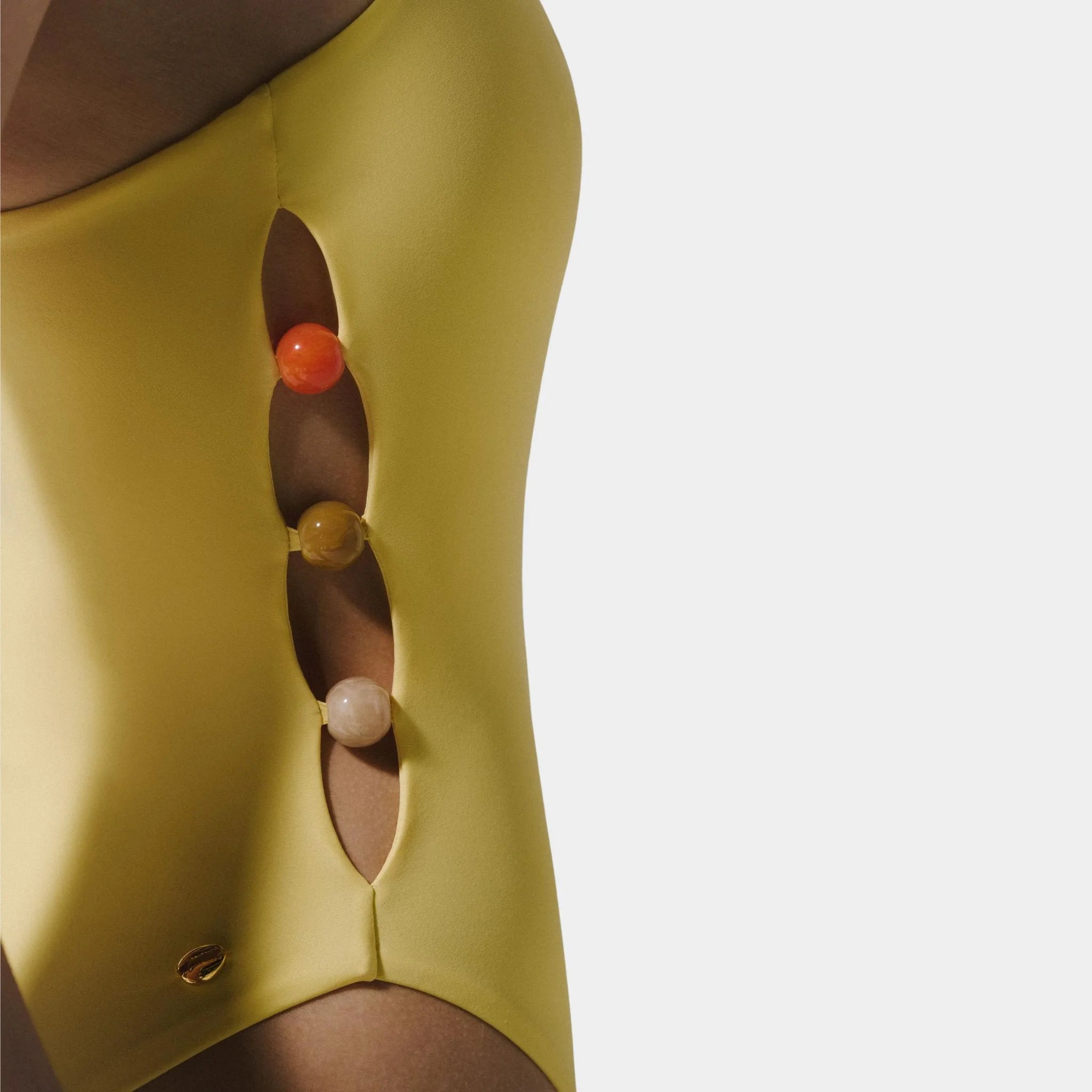 Baobab Wayra One Piece, Model Side 