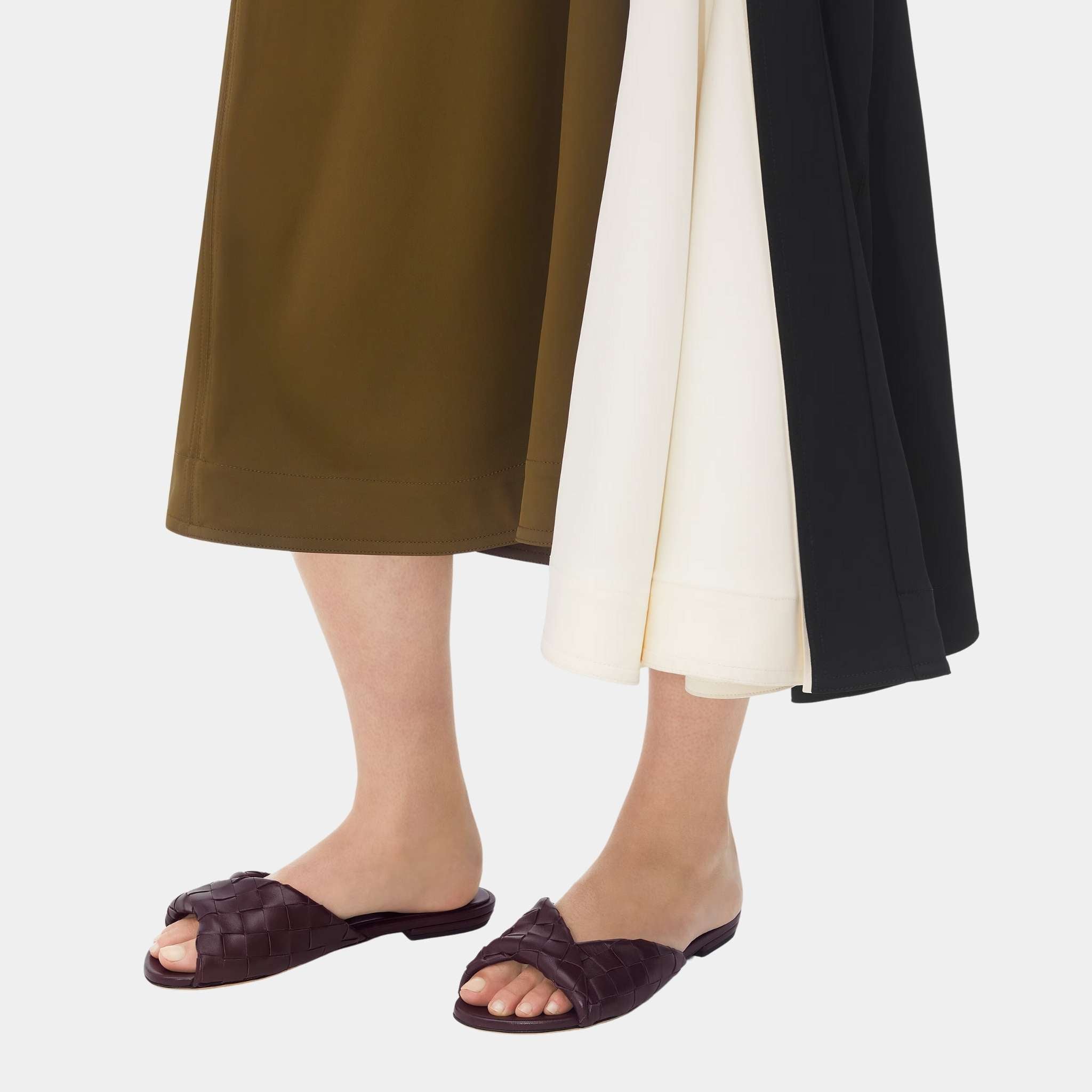 Bottega Veneta Blink Flat Mule Folded Detail in Intrecciato Leather, Dark Barolo, Model