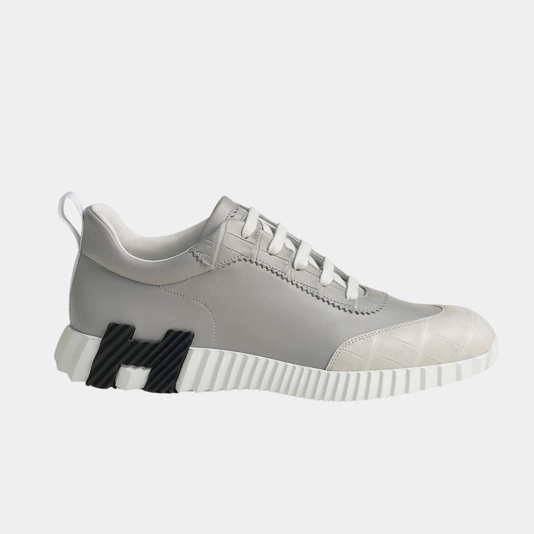 Bouncing Sneaker Calfskin Matte Niloticus Crocodile, Side