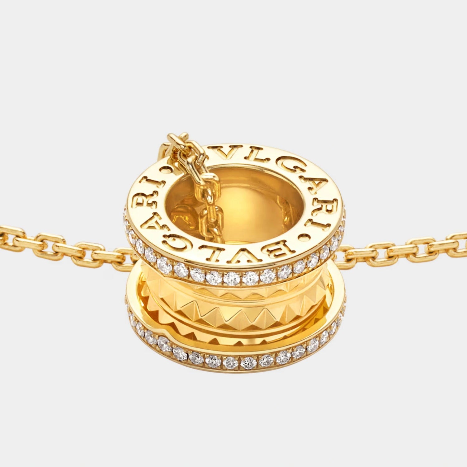 Bvlgari B.zero1 Pendant studded spiral pavé diamonds edges Necklace Yellow Gold, Closeup