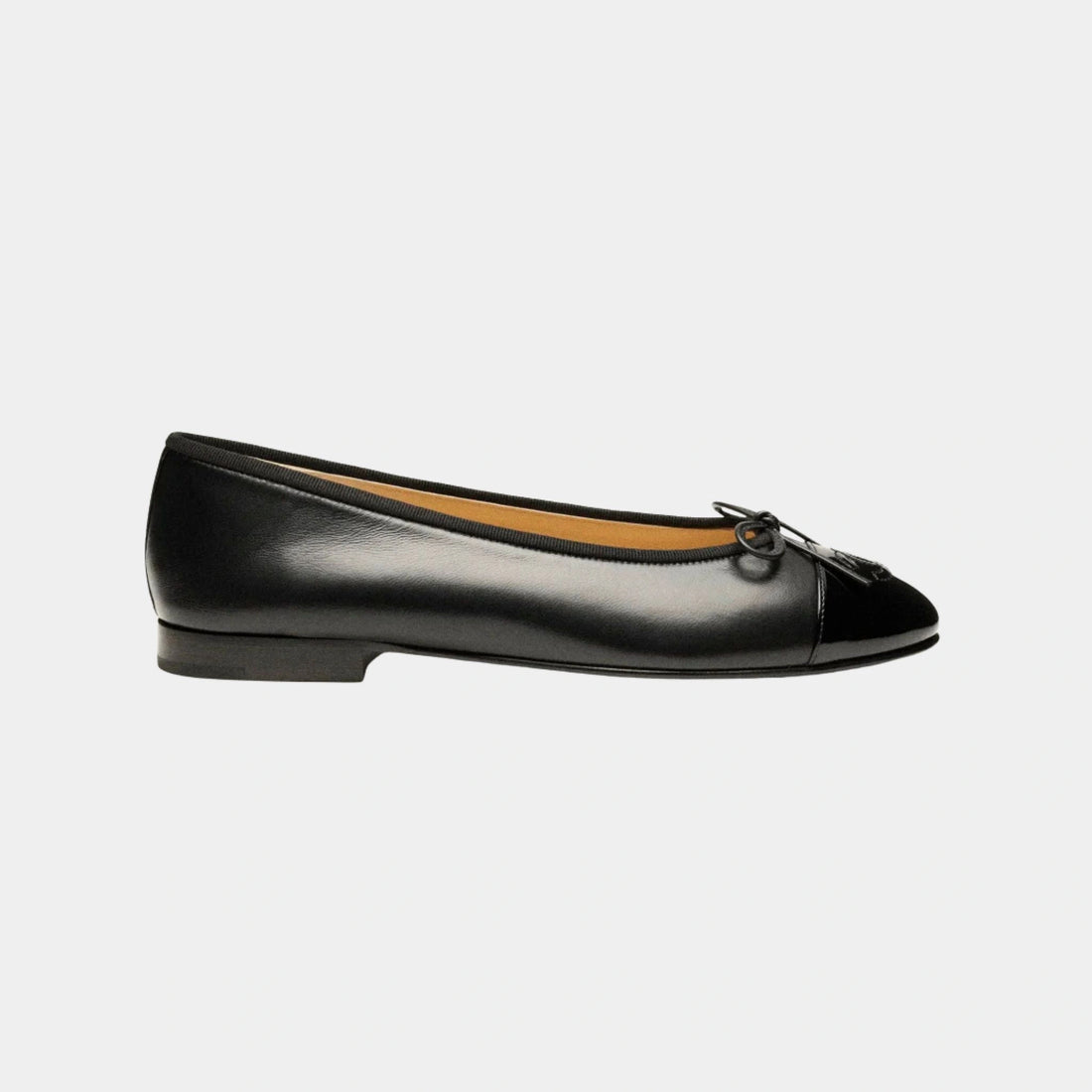 Chanel Ballerinas in Lambskin and Varnished Calf, Black, Side