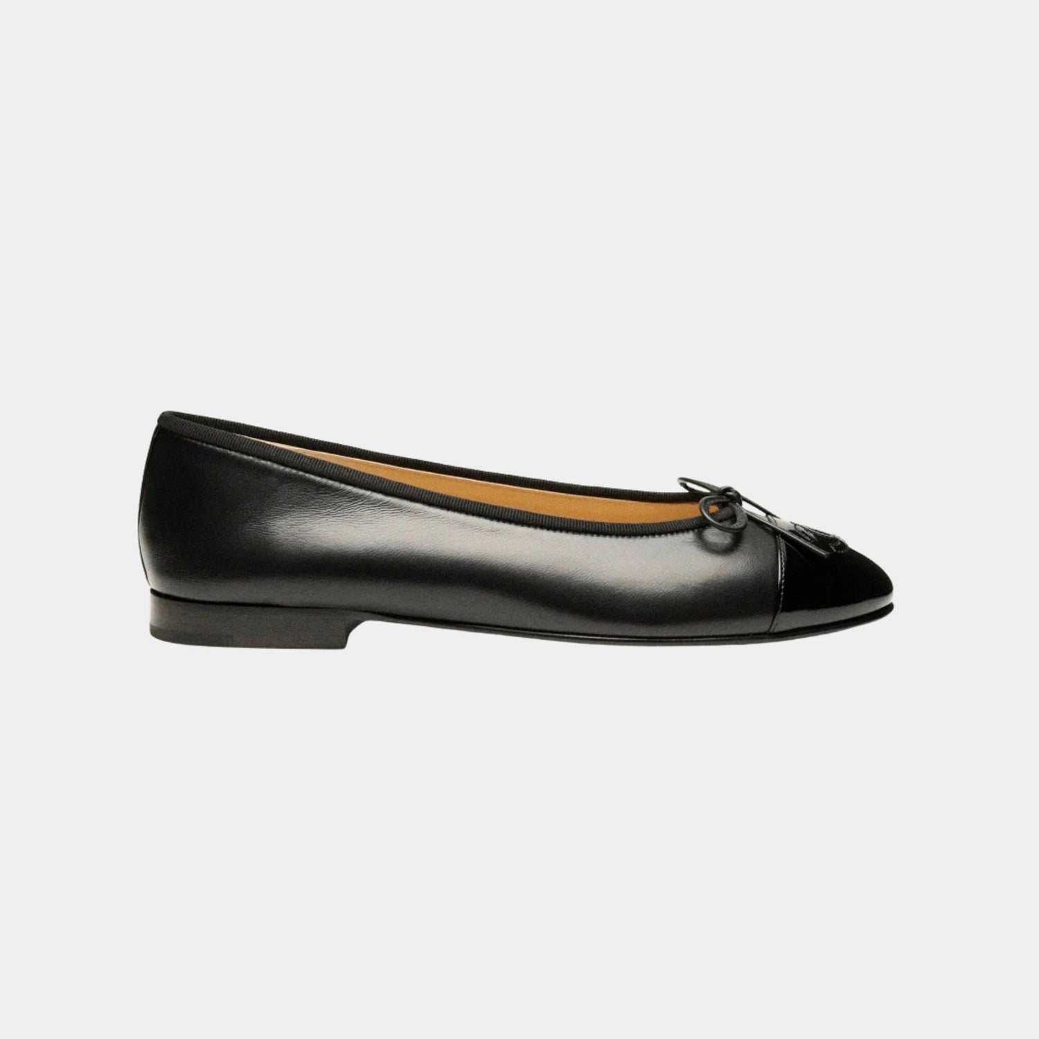 Chanel Ballerinas in Lambskin and Varnished Calf, Black, Side