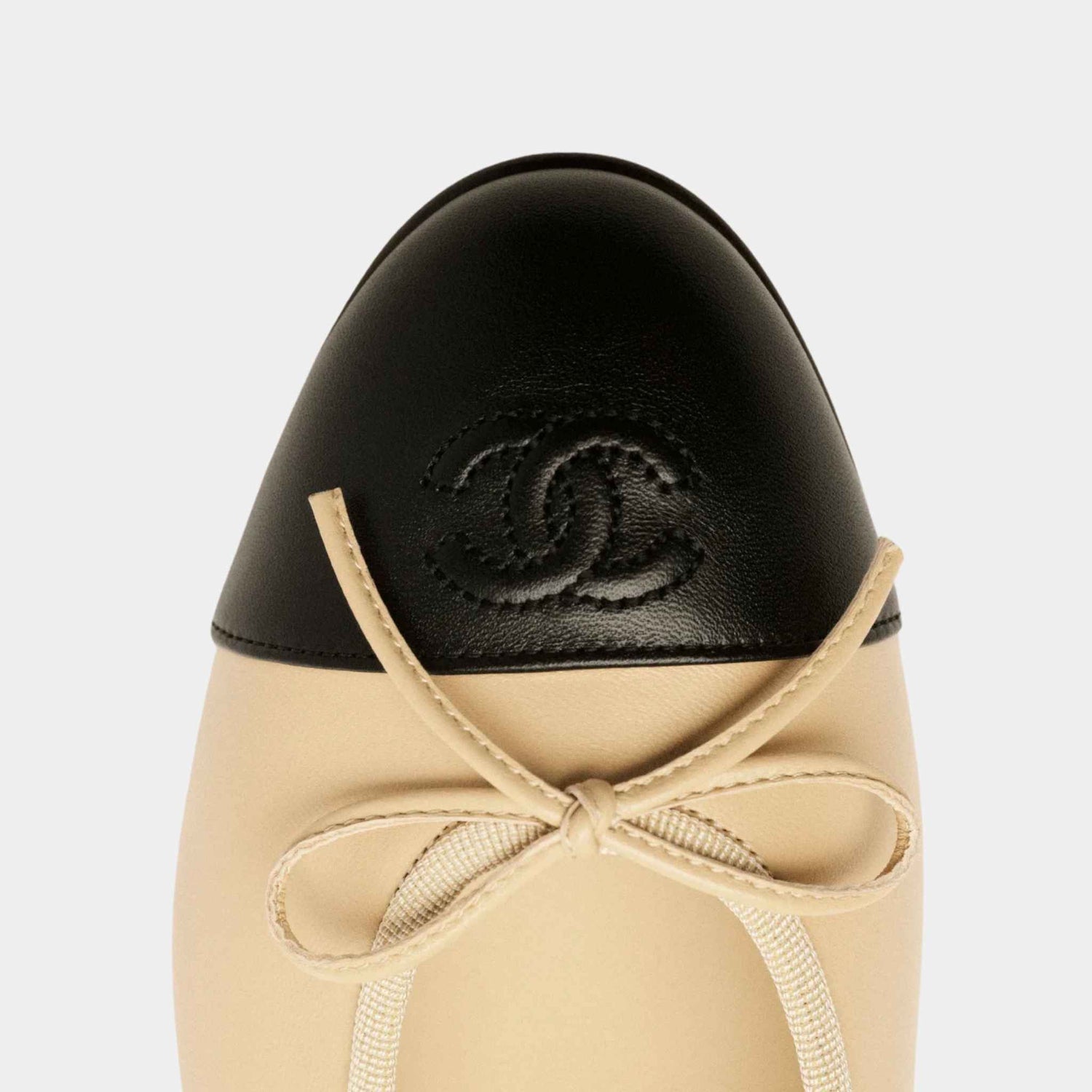 Chanel Ballerinas In Lambskin Beige And Black, Closeup