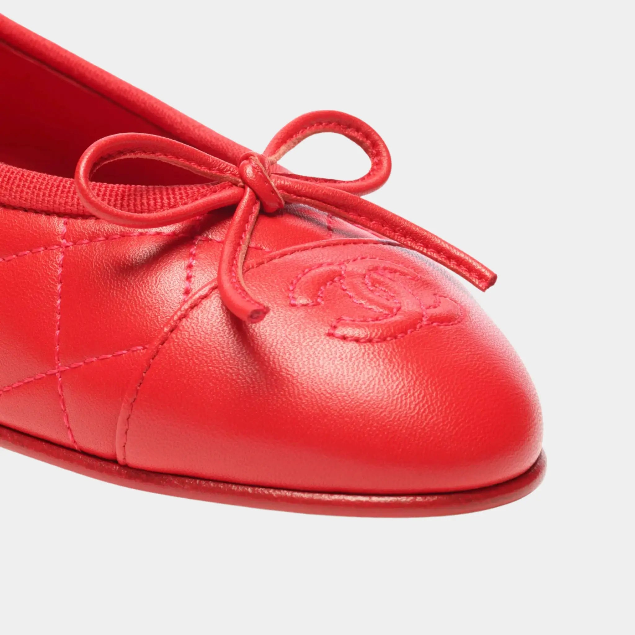 Chanel Ballet Flats in Red Lambskin, Red, Front