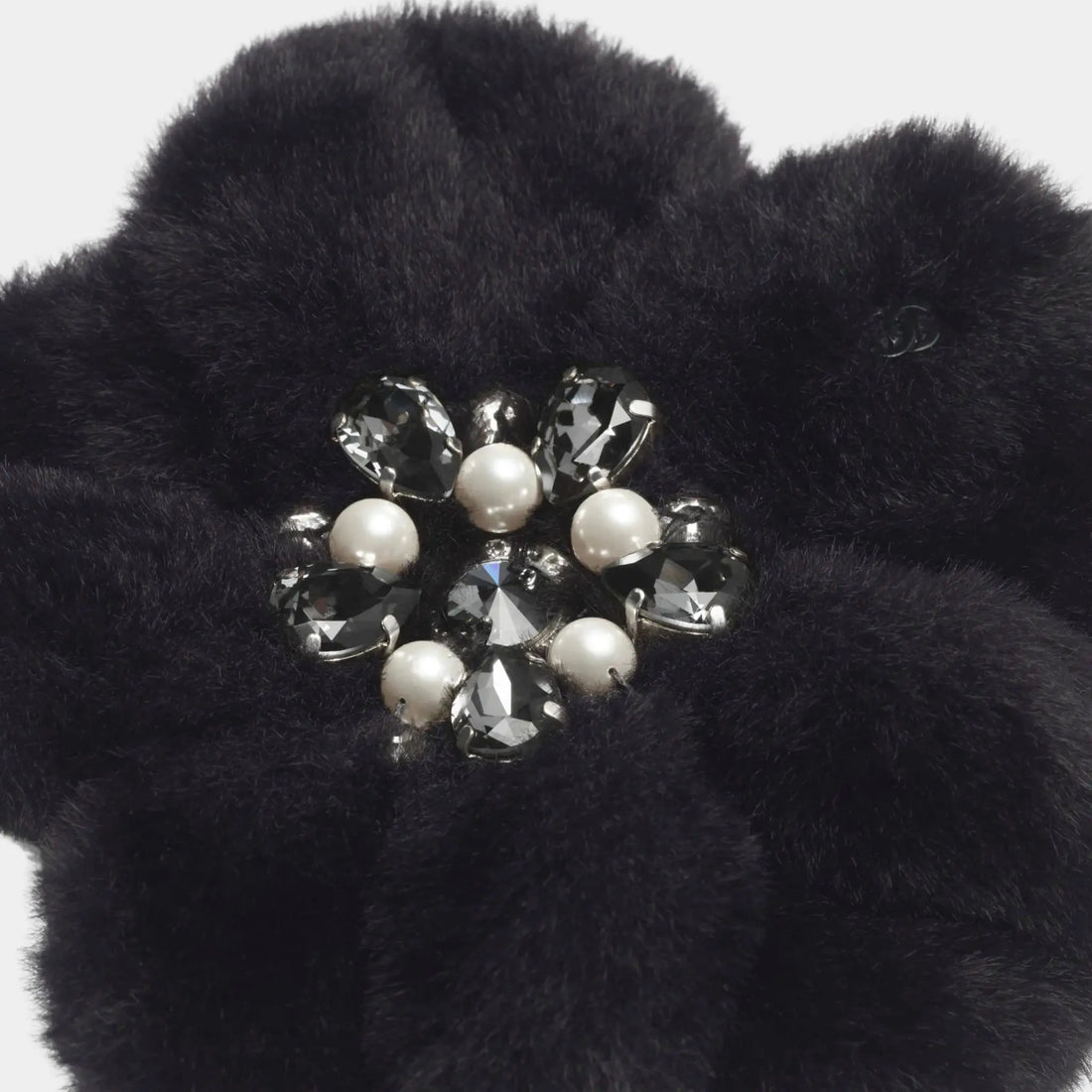Chanel Camellia Mixed fibers Rhinestones & Glass Beads Black, Closeup