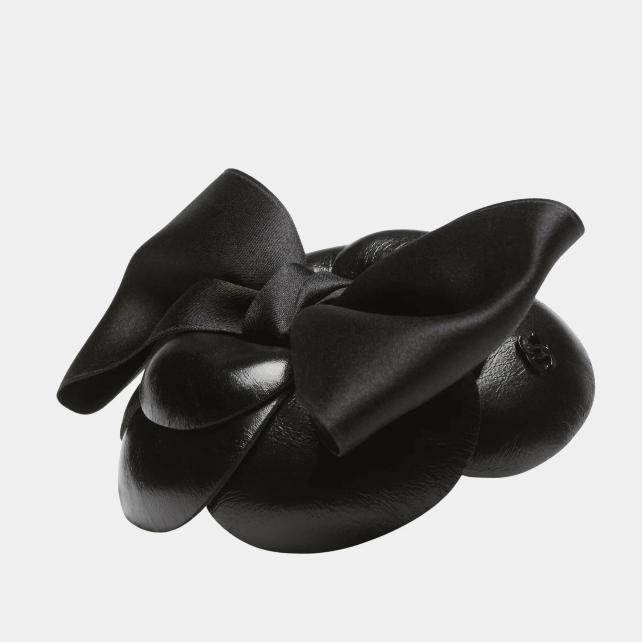 Camellia Silk satin black, Closeup