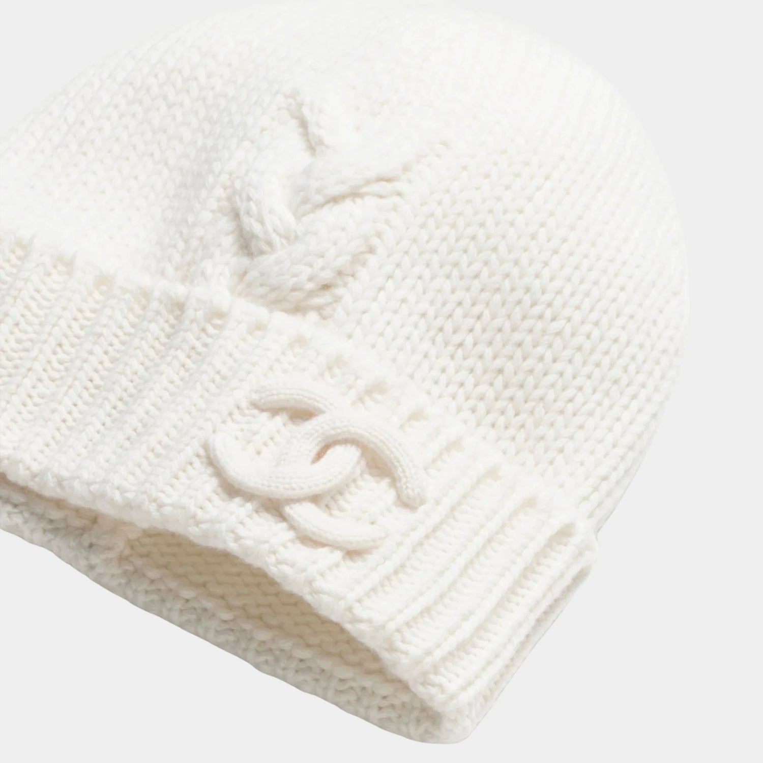 Chanel Cap Cashmere White, Closeup