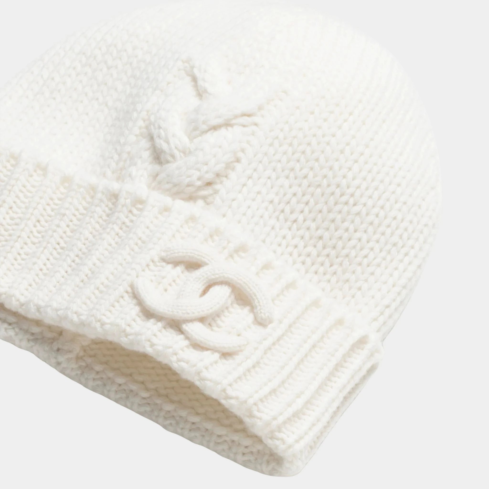 Chanel Cap Cashmere White, Closeup