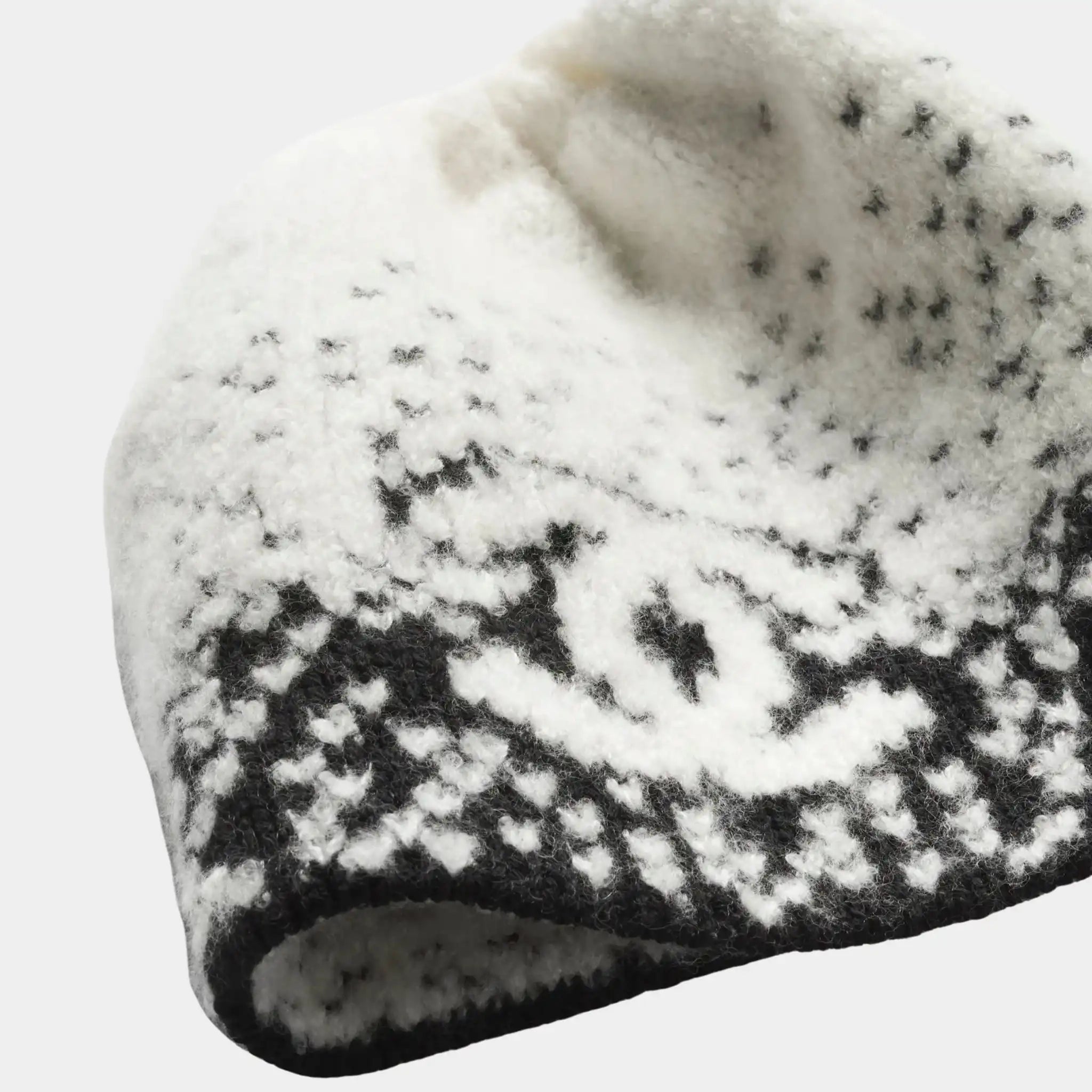 Chanel Cap Cashmere &amp; wool - Black &amp; White, Closeup