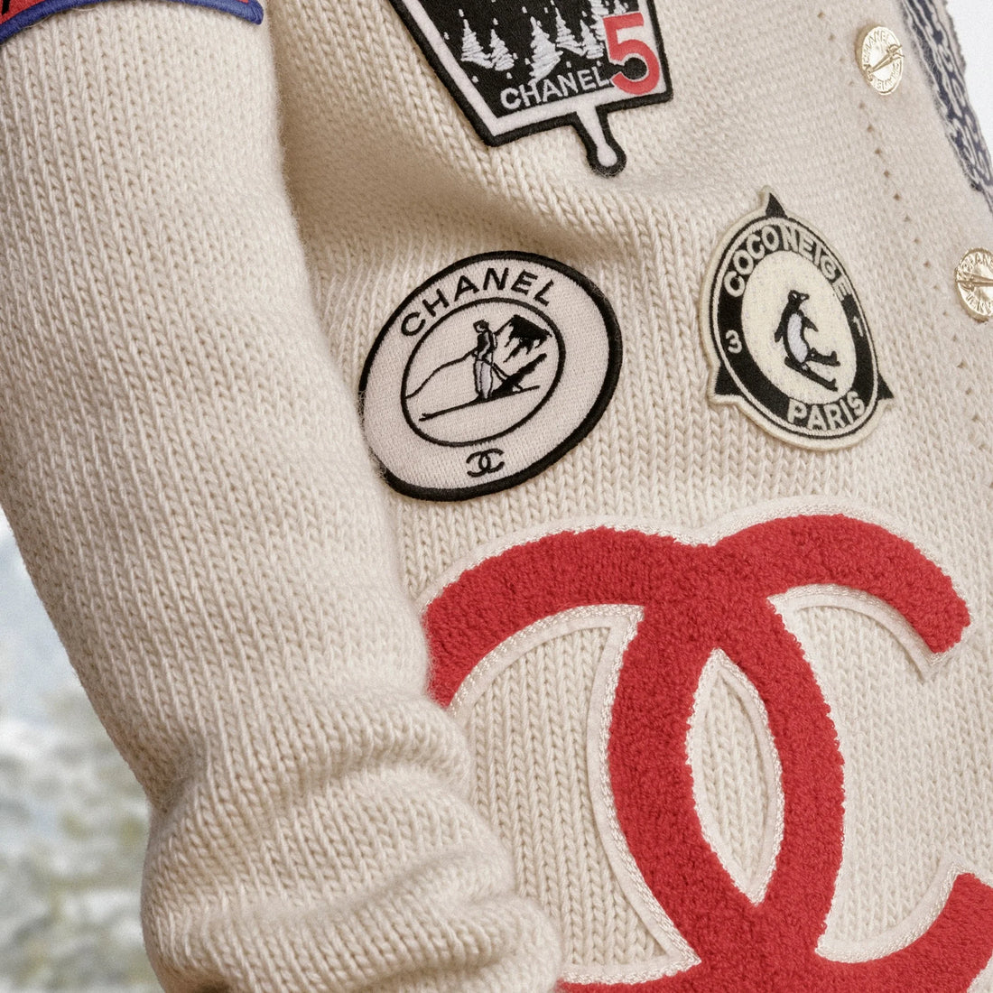 Chanel Cardigan Wool & Cashmere in Ecru and Black, Coco Neige 2026, close up detail