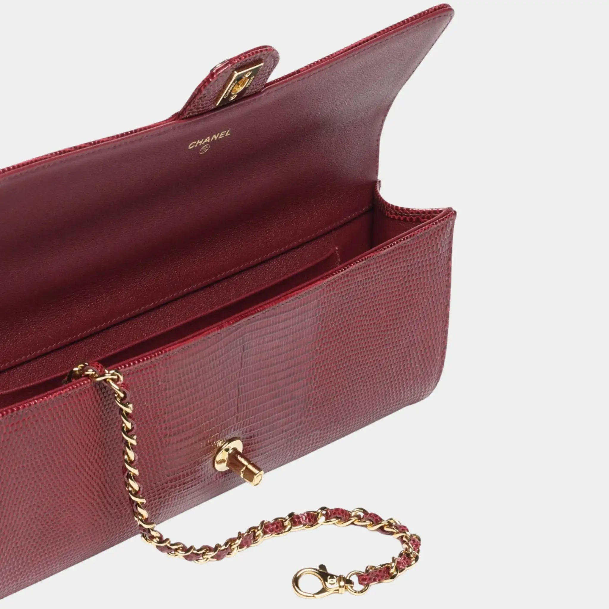 Chanel Clutch with chain in Dark Burgundy Lizard Embossed Calfskin, Inside