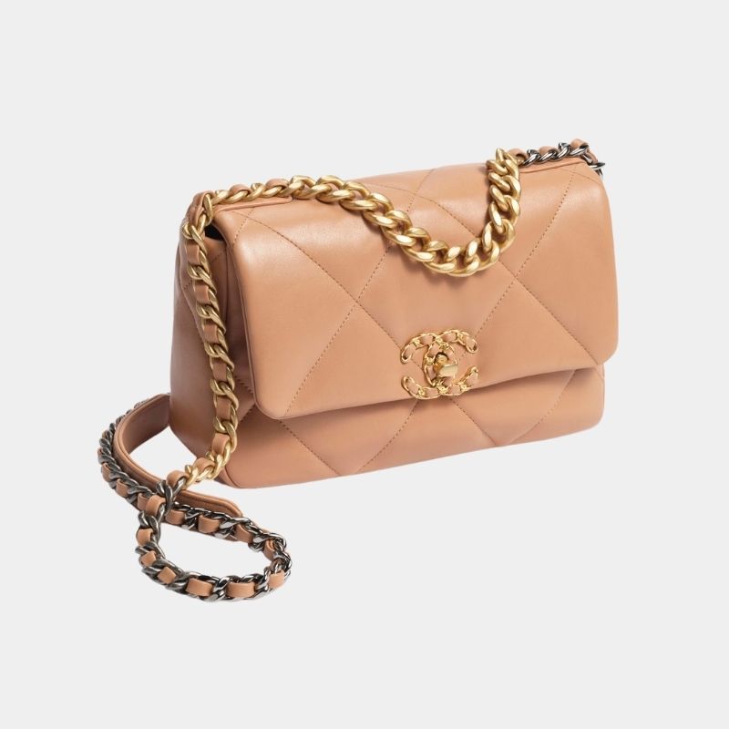 alt
حقيبة Chanel 19 من مجموعة ما قبل خريف/شتاء 2024/25، بيج داكن، منظر جانبي
