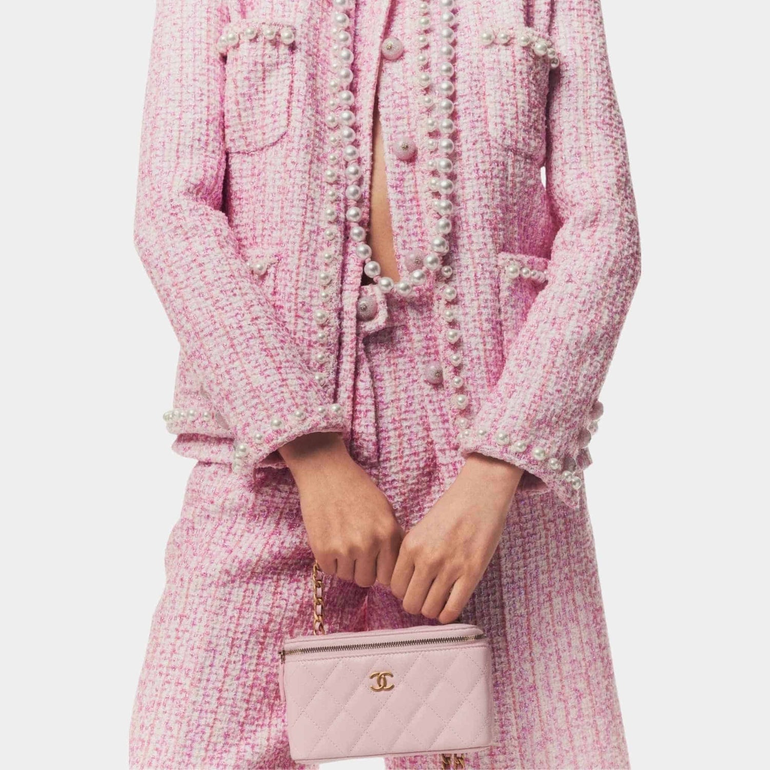 Chanel Jacket Iridescent Cotton Wool Tweed Pearls Pink &amp; Ecru, Model, Closeup