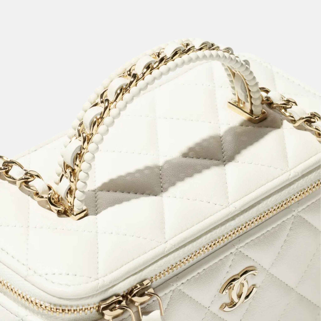 Chanel Long Vanity With Chain In Lambskin & Pearls White, Close