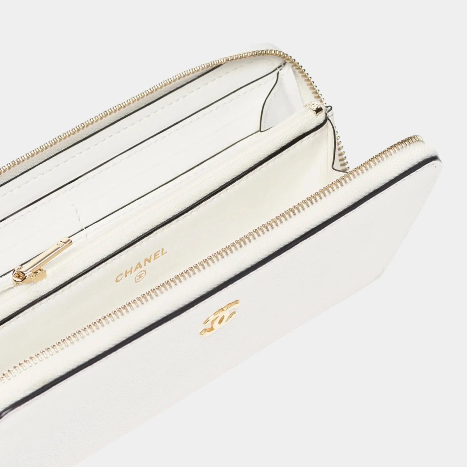 Chanel Long Zipped Wallet in White Black Grained Goatskin &amp; Gold Metal, Inside