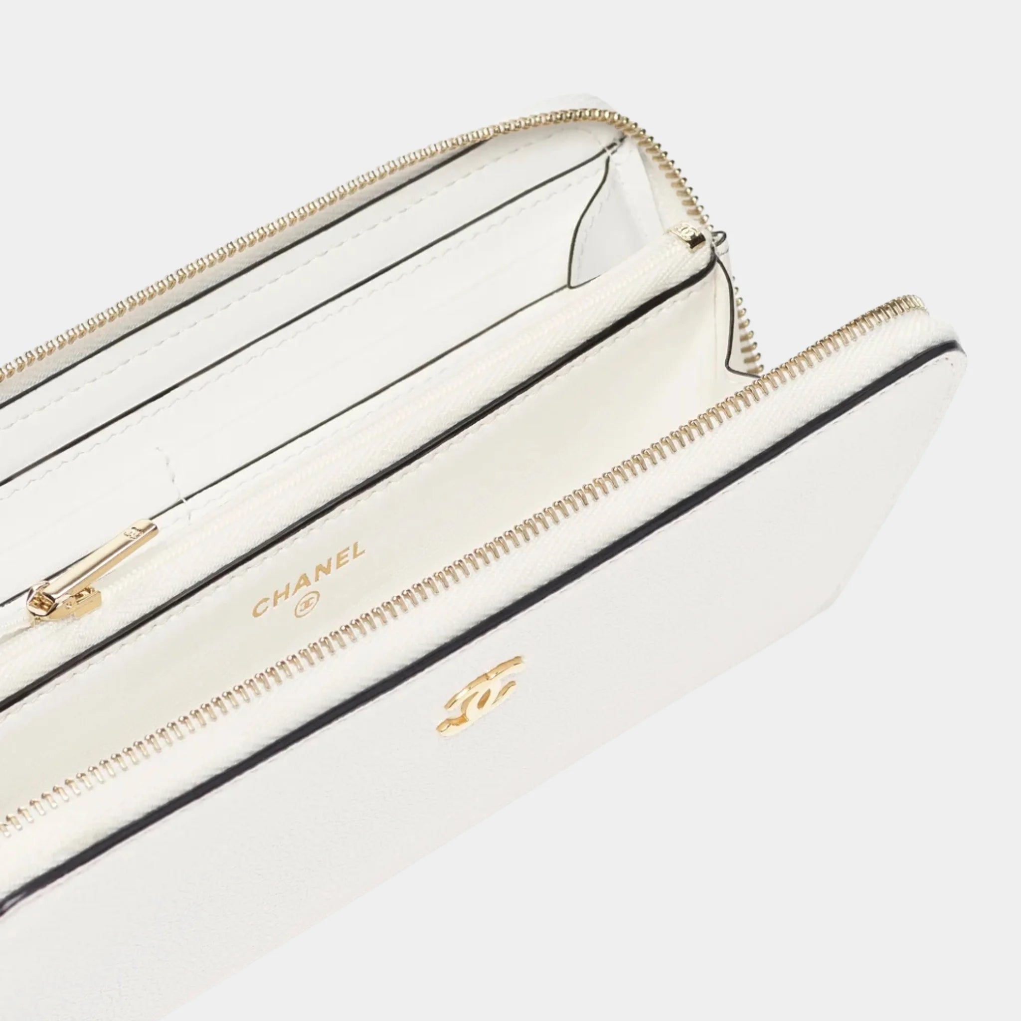 Chanel Long Zipped Wallet in White Black Grained Goatskin &amp; Gold Metal, Inside