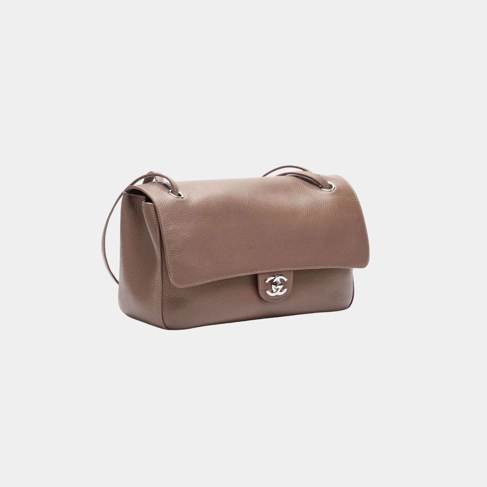 Chanel Maxi Flapbag in Silver Metal &amp; Grained Calfskin, Light Brown, Side