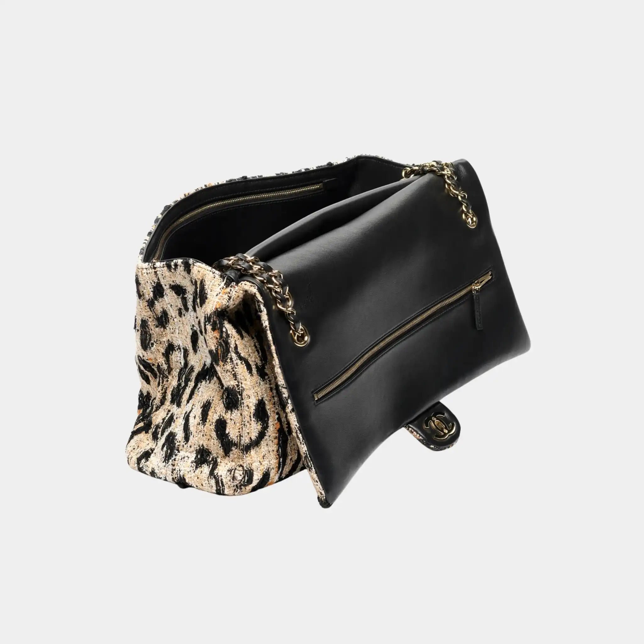 Chanel Maxi Flapbag in Tweed &amp; Mixed Fibers with Leopard Motif, Inside