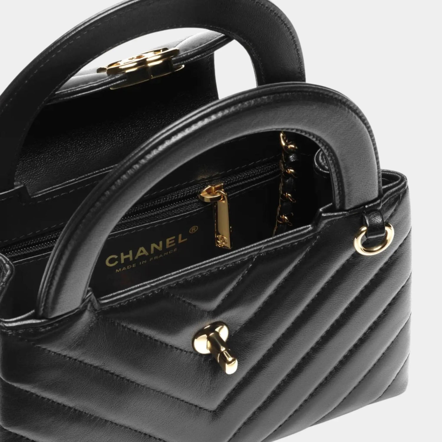 Chanel Mini Tote Bag Shiny Lamb &amp; Gold-Plated Metal Black, Closeup