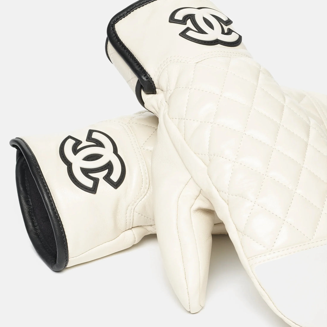 Chanel Mittens quilted lambskin beige and black Coco Neige 2026 detail