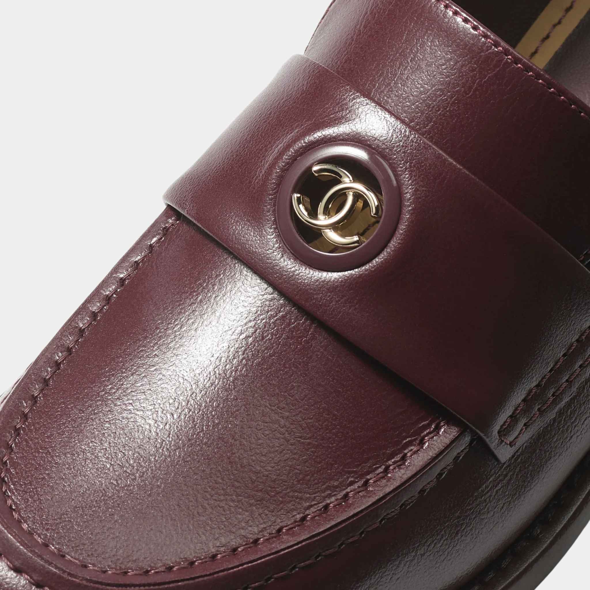 Chanel Moccasins Calfskin Burgundy, Closeup