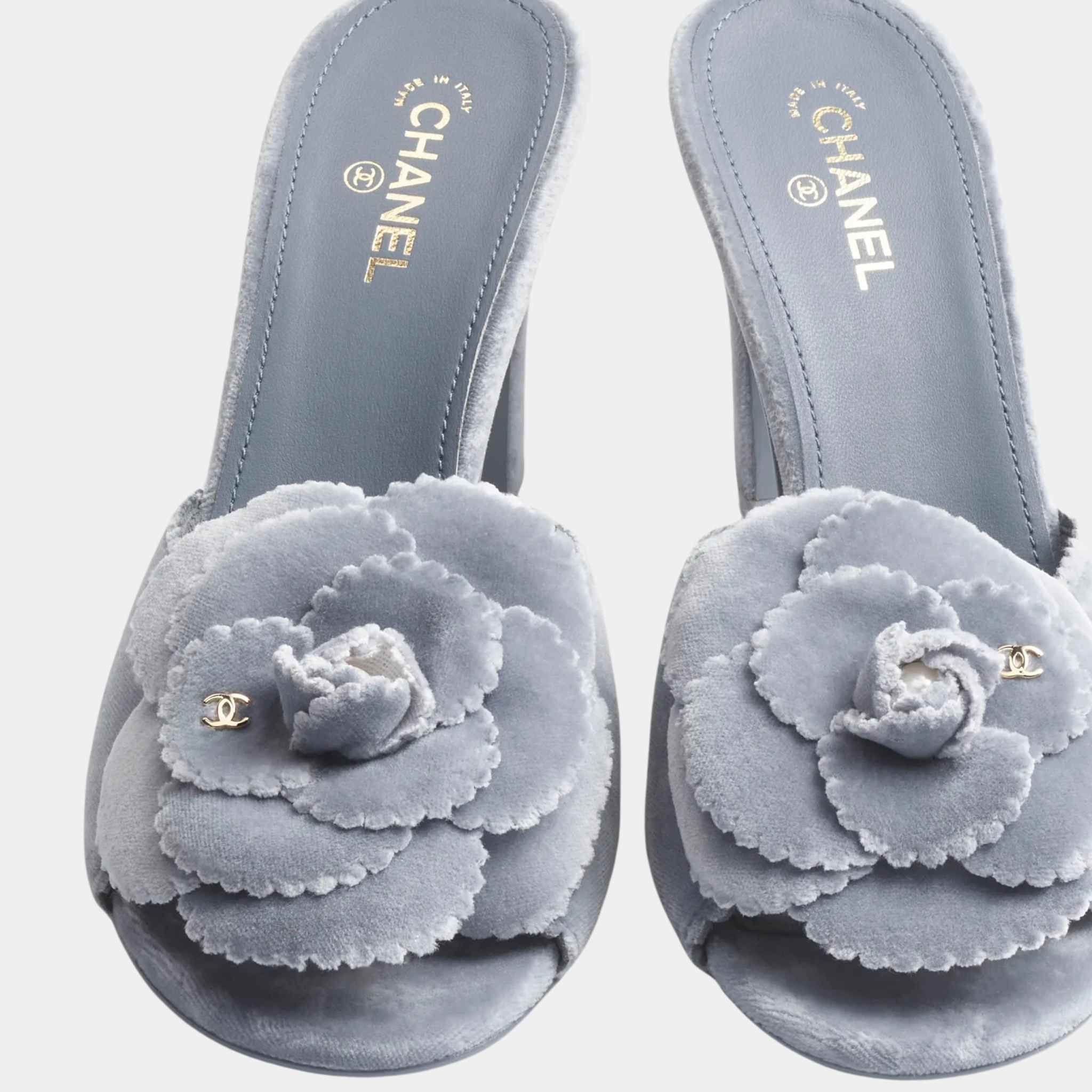 Chanel Mules Velvet Grey, Closeup front