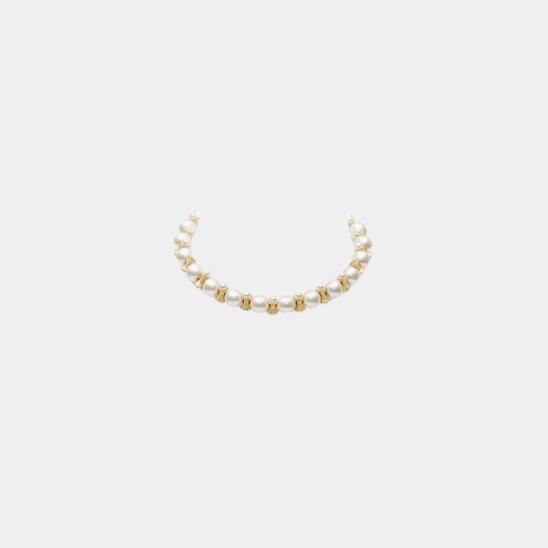 Chanel Necklace in Gold Metal & Glass Pearls, Front