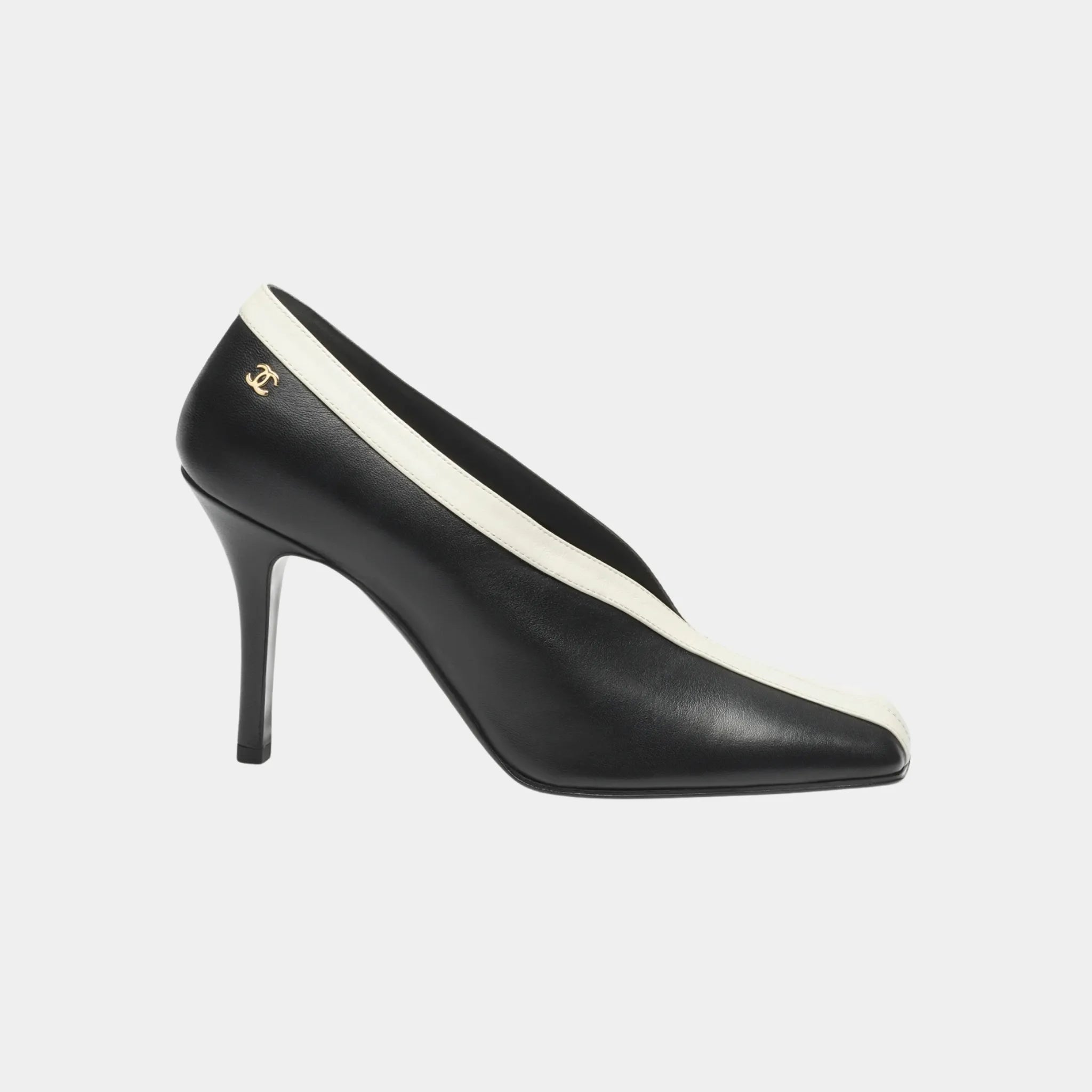 Chanel Pumps in Black &amp; Ivory Lambskin, Side