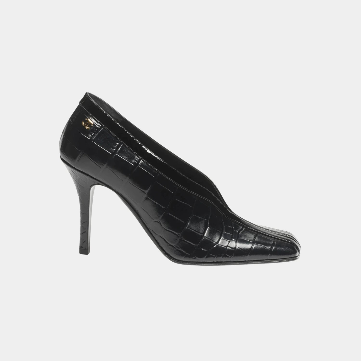 Chanel Pumps in Crocodile Embossed Calfskin &amp; Patent Calfskin, Black, Side