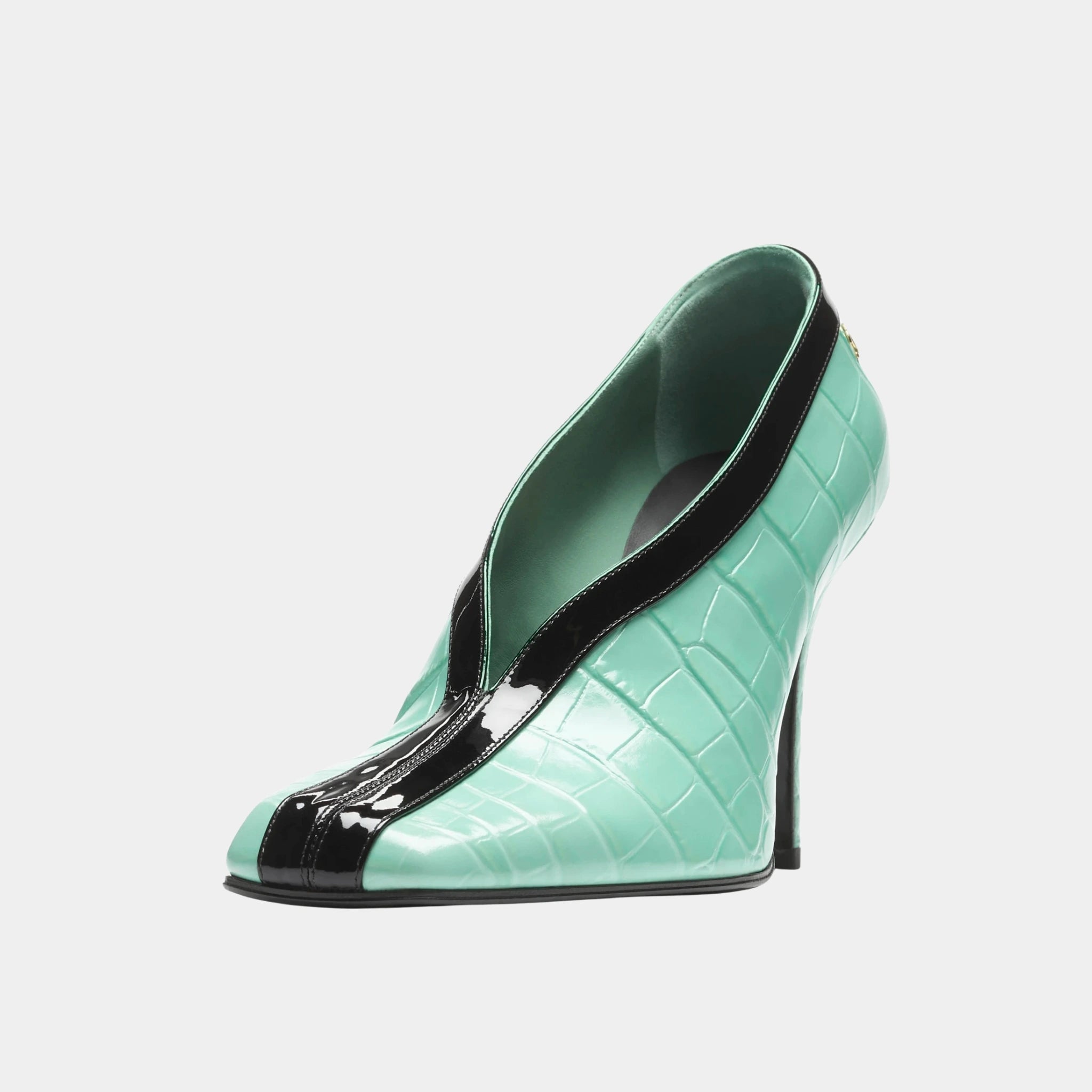 Chanel Pumps in Crocodile Embossed Calfskin &amp; Patent Calfskin, Green Black, Front