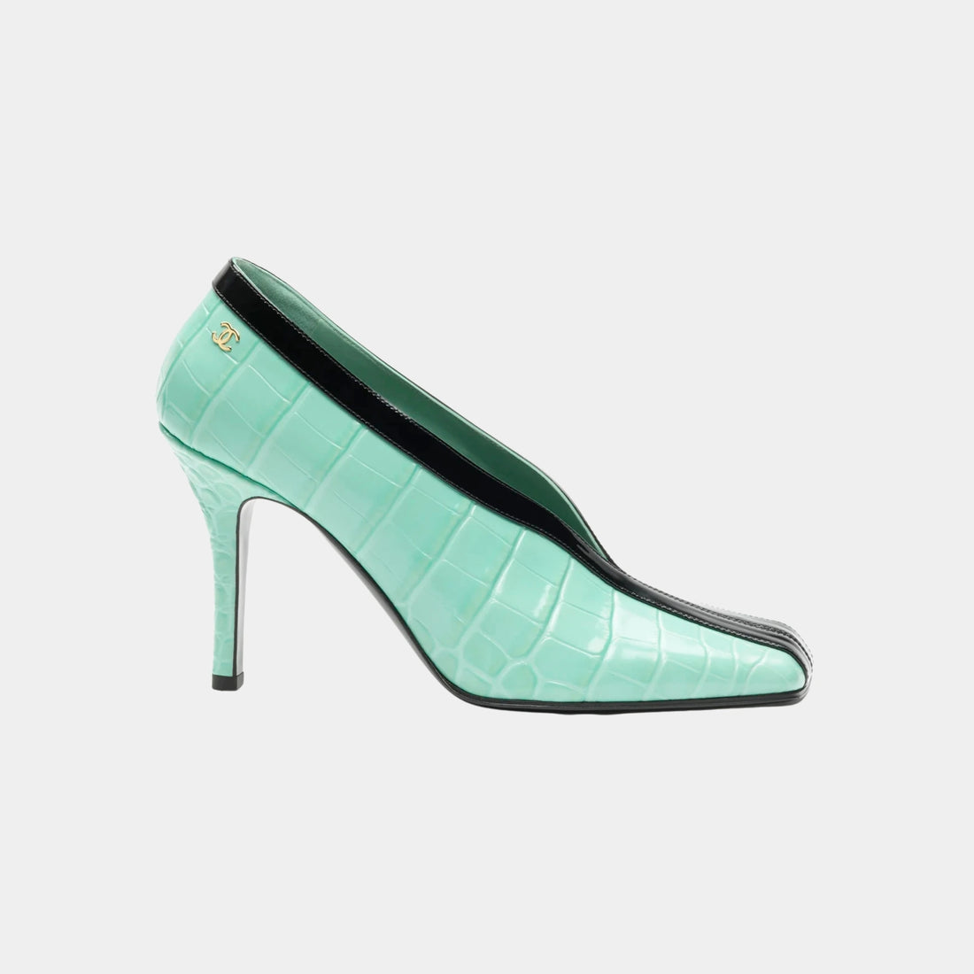 Chanel Pumps in Crocodile Embossed Calfskin &amp; Patent Calfskin, Green Black, Side