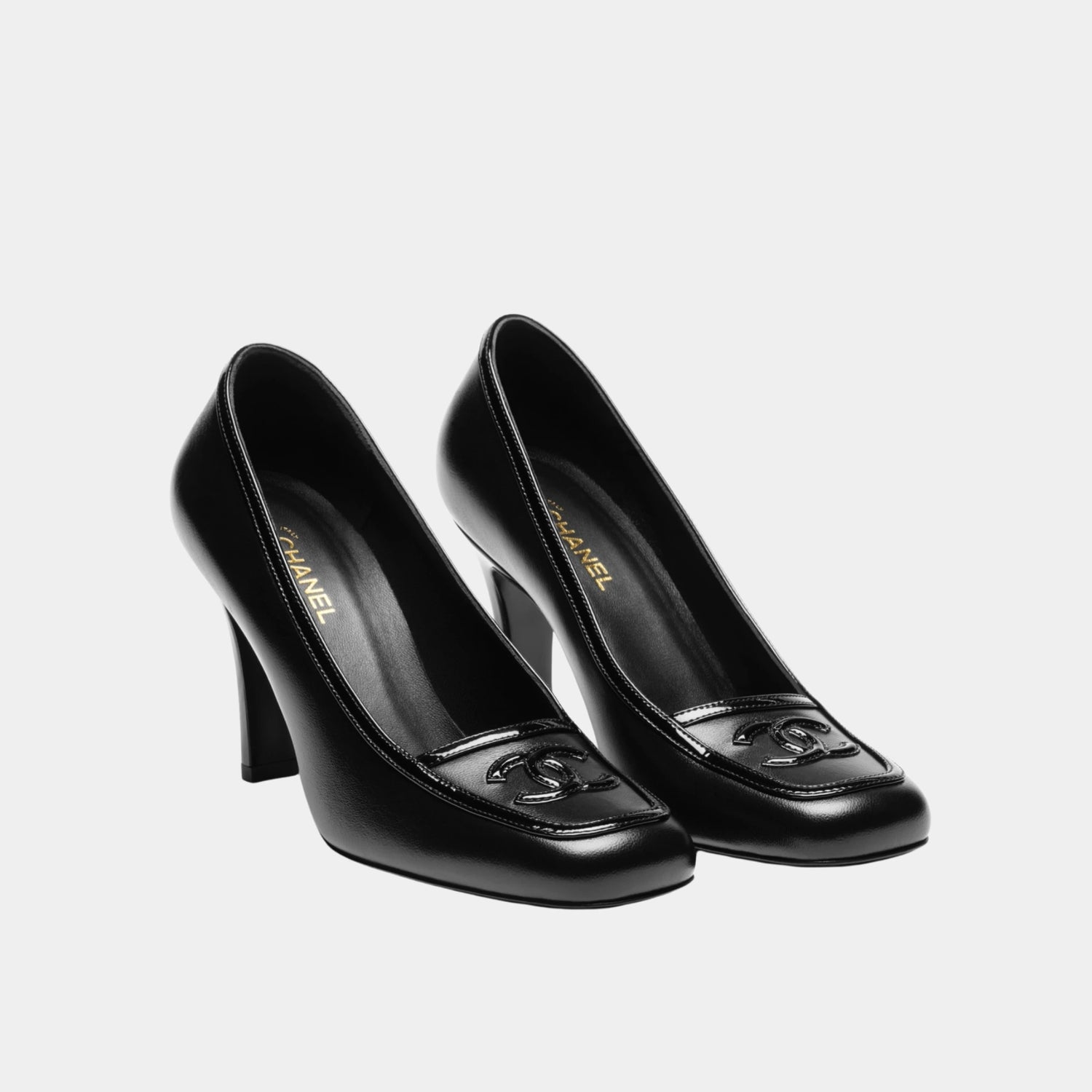 Chanel Pumps in Lambskin &amp; Patent Calfskin, Black, Front
