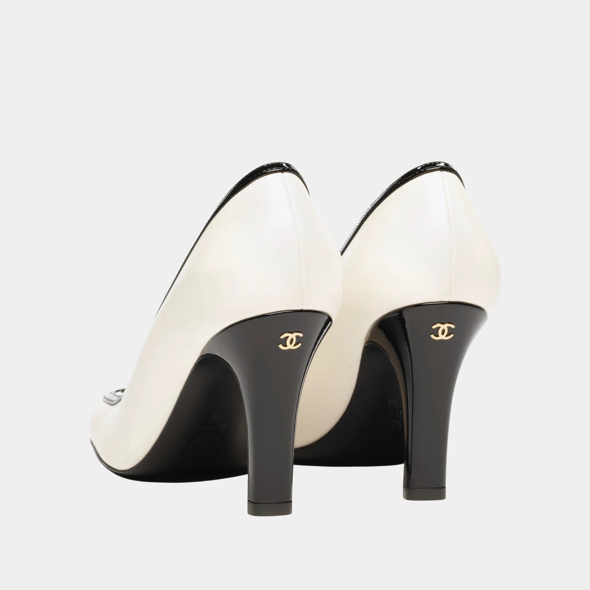 Chanel Pumps in Lambskin &amp; Patent Calfskin, White Black, Back