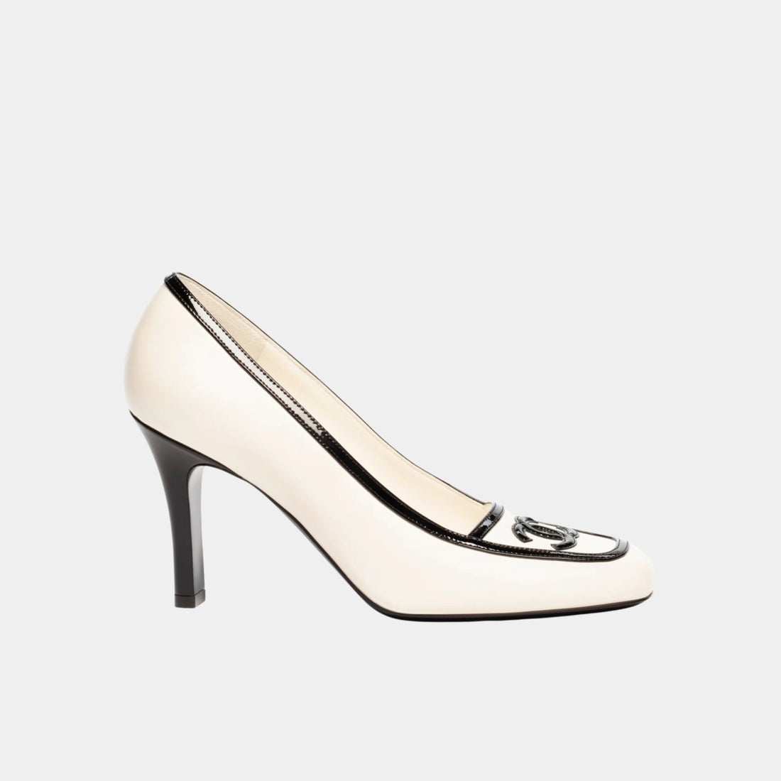 Chanel Pumps in Lambskin &amp; Patent Calfskin, White Black, Side