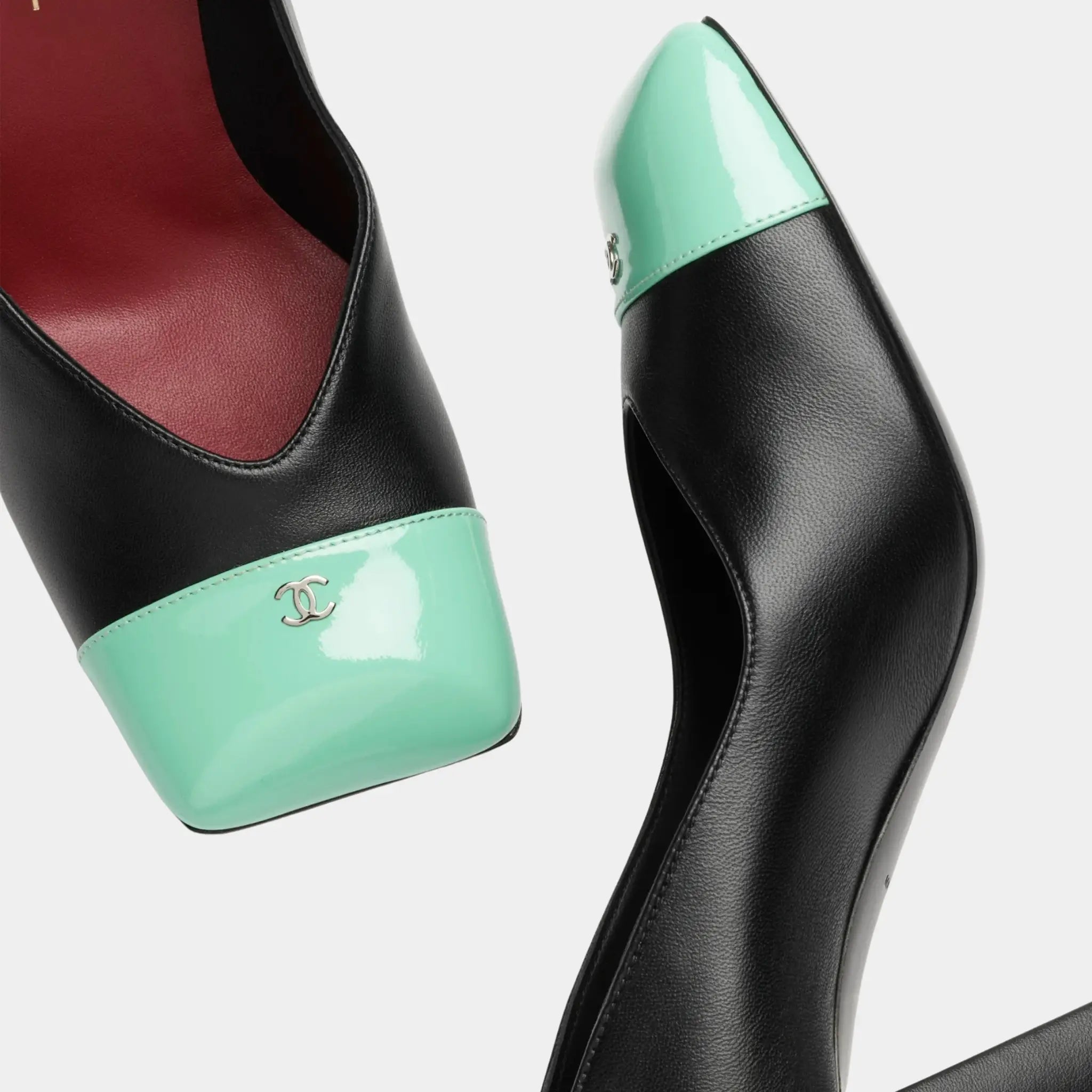 Chanel Pumps in Lambskin &amp; Patent Calfskin, Black Green, Top