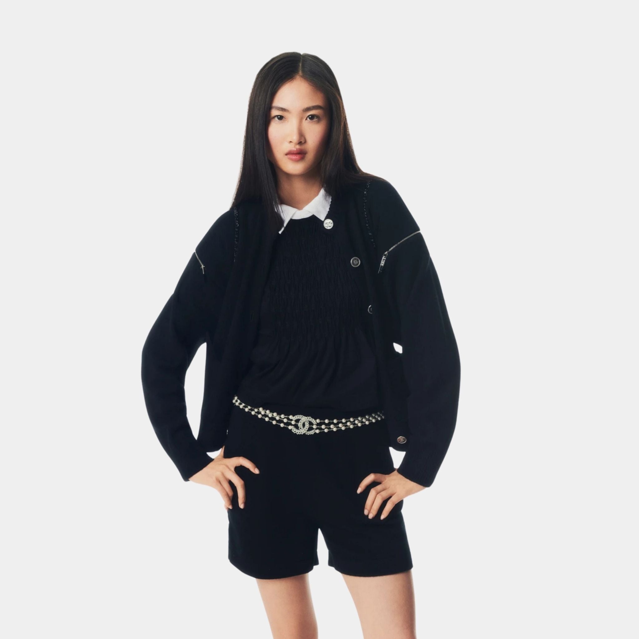 Chanel Shorts Cashmere Black, Model, Half