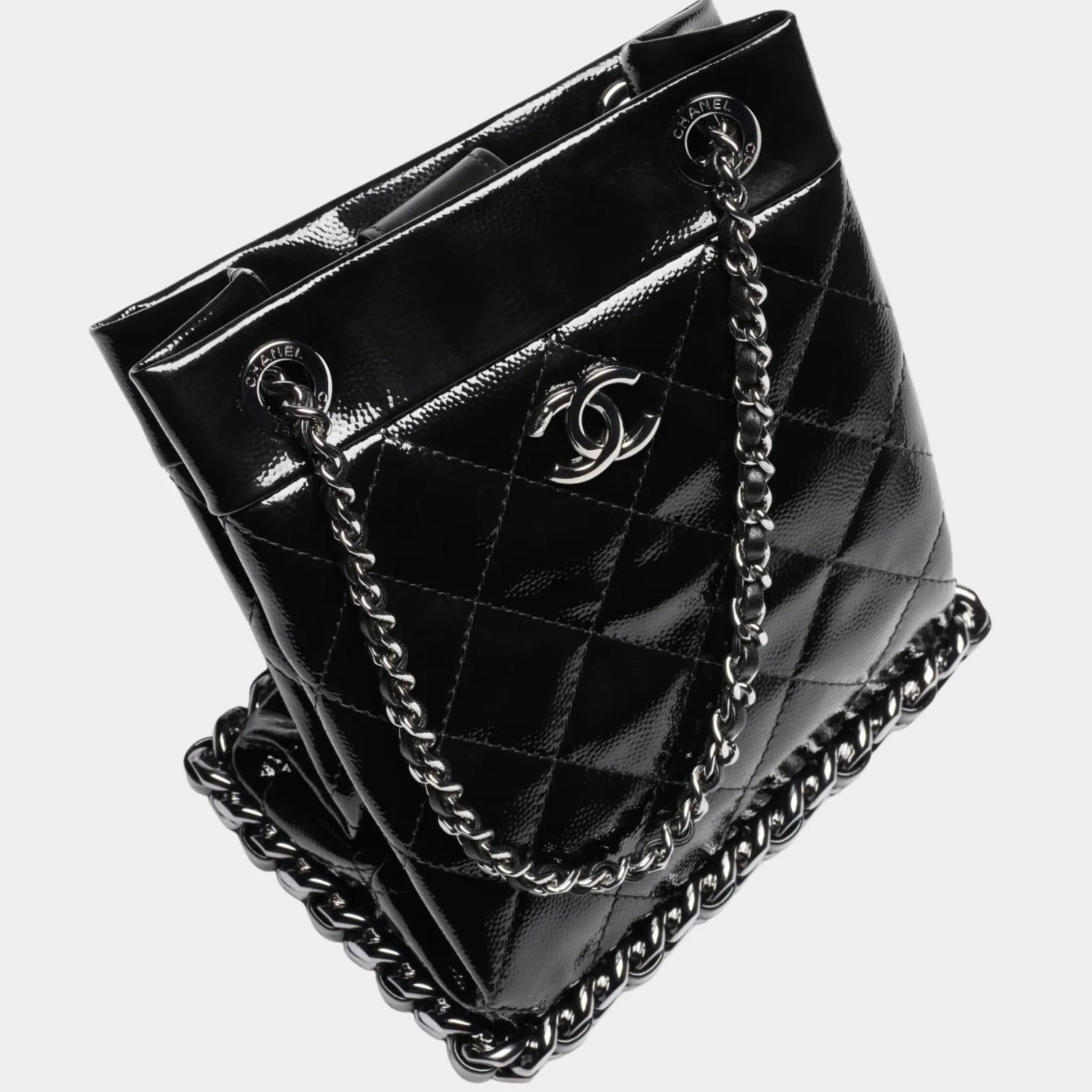 Chanel Small bucket bag Crumpled patent calfskin &amp; metal Black, Side