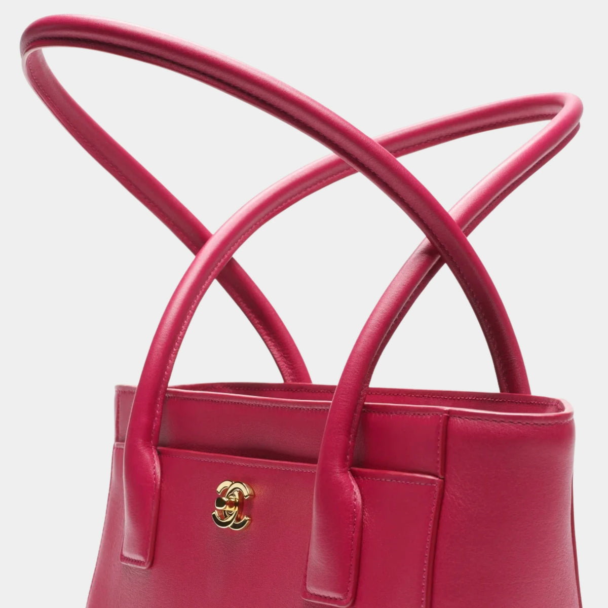 Chanel Small Tote Calfskin &amp; Gold-Tone Metal Fuchsia, handle