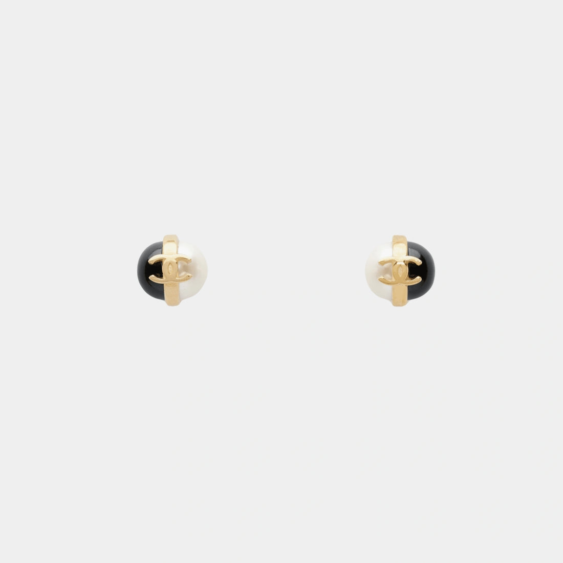 Chanel Stud Earrings in Gold Metal and Resin, Front