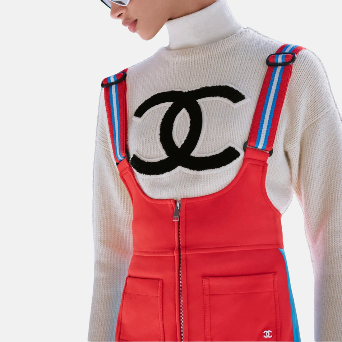 Chanel Turtleneck Pullover Wool Cashmere in Ecru and Black, Close
